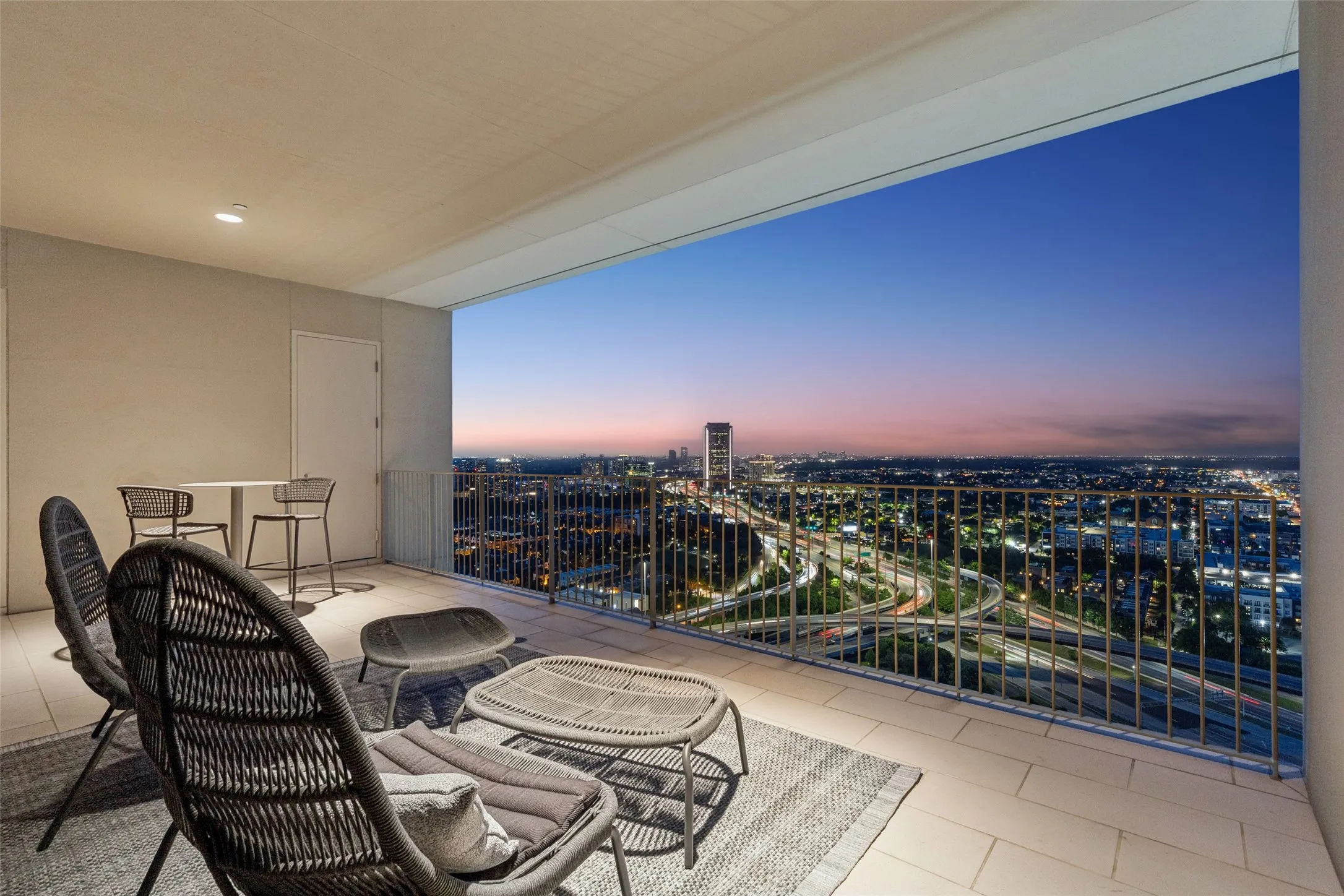 Condominium For Sale in Dallas County , 1717 Arts Plaza 2309, Dallas, Texas 75201, 3 Bedroom, 4 Bathroom, 3 Garage spaces, 4,839 Sqft, built in 2005, mls#21274073, Real Estate Agent in Dallas, Homes For Sale in Dallas county, Homes For Sale in Dallas, Realtor in Dallas Texas, Real Estate Brokerage Independent Realty Texas, Luminita Cordes Realtor