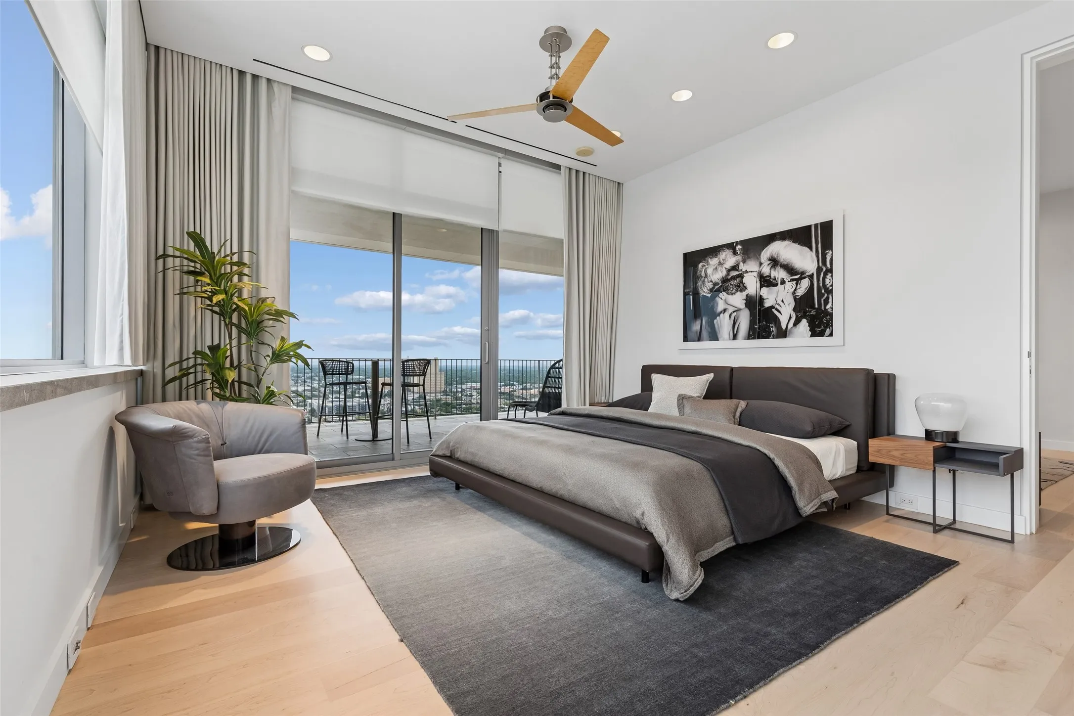 Condominium For Sale in Dallas County , 1717 Arts Plaza 2309, Dallas, Texas 75201, 3 Bedroom, 4 Bathroom, 3 Garage spaces, 4,839 Sqft, built in 2005, mls#21274073, Real Estate Agent in Dallas, Homes For Sale in Dallas county, Homes For Sale in Dallas, Realtor in Dallas Texas, Real Estate Brokerage Independent Realty Texas, Luminita Cordes Realtor