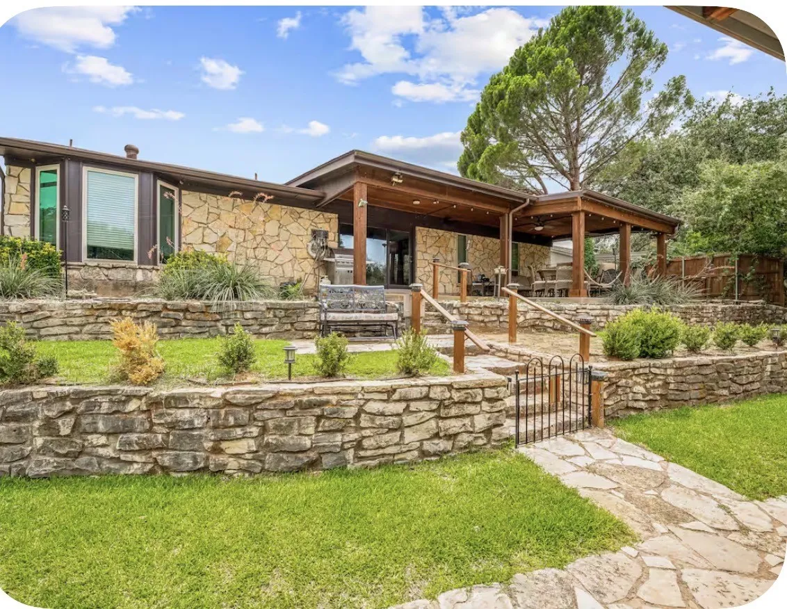 Single Family Residence For Sale in Hood County , 422 granada calle Court, Granbury, Texas 76049, 3 Bedroom, 2 Bathroom, 2 Garage spaces, 1,870 Sqft, built in 1978, mls#21274264, Real Estate Agent in Granbury, Homes For Sale in Hood county, Homes For Sale in Granbury, Realtor in Granbury Texas, Real Estate Brokerage Independent Realty Texas, Luminita Cordes Realtor