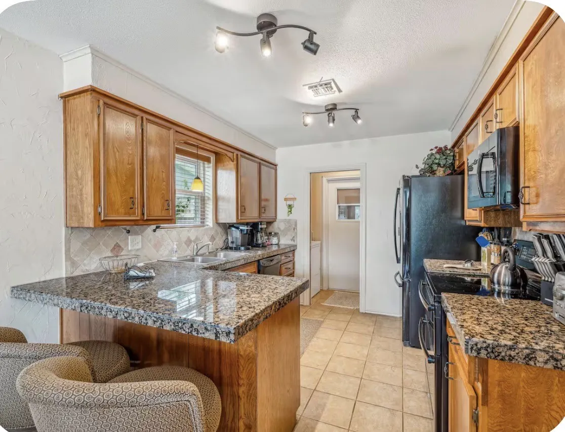 Single Family Residence For Sale in Hood County , 422 granada calle Court, Granbury, Texas 76049, 3 Bedroom, 2 Bathroom, 2 Garage spaces, 1,870 Sqft, built in 1978, mls#21274264, Real Estate Agent in Granbury, Homes For Sale in Hood county, Homes For Sale in Granbury, Realtor in Granbury Texas, Real Estate Brokerage Independent Realty Texas, Luminita Cordes Realtor