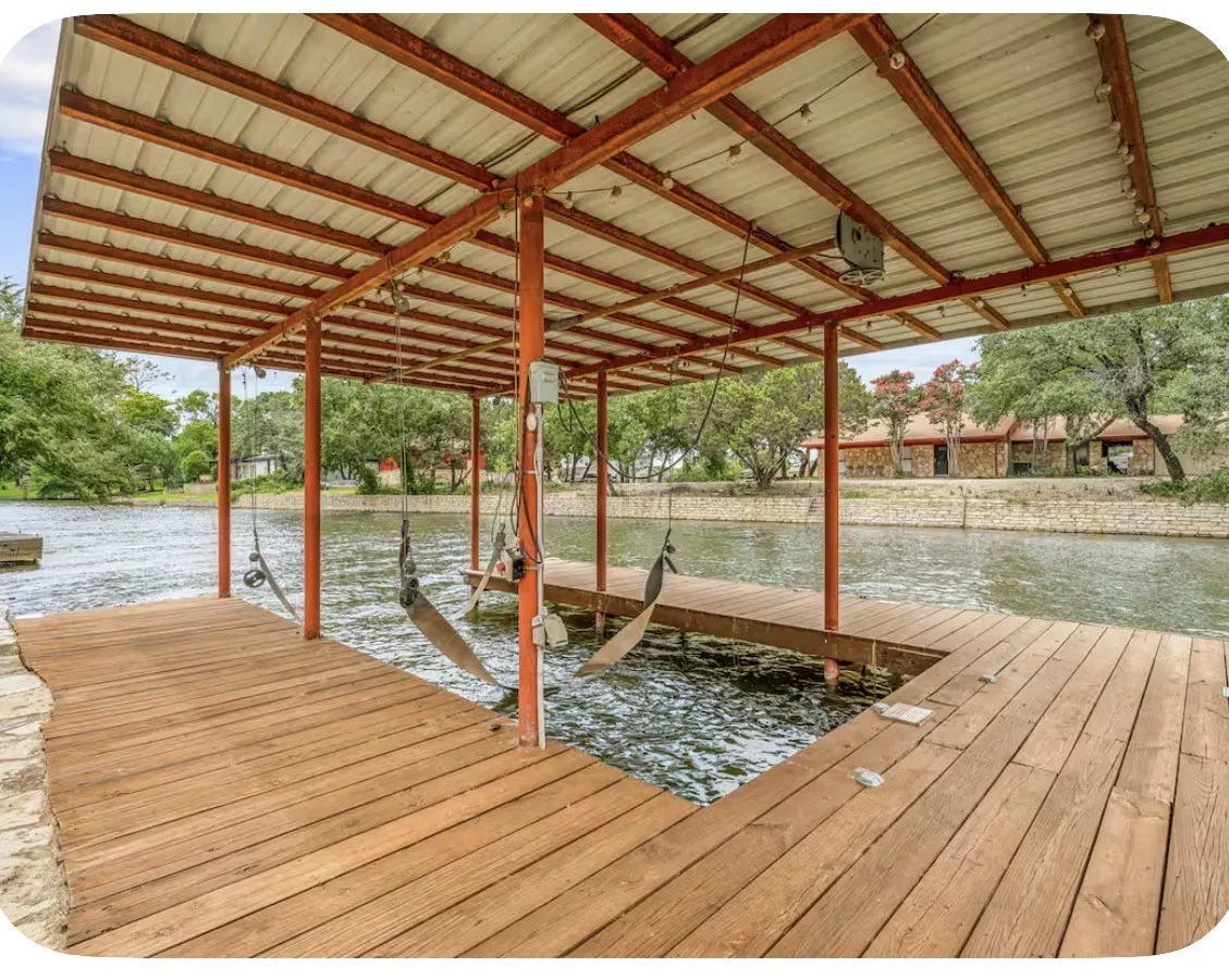 Single Family Residence For Sale in Hood County , 422 granada calle Court, Granbury, Texas 76049, 3 Bedroom, 2 Bathroom, 2 Garage spaces, 1,870 Sqft, built in 1978, mls#21274264, Real Estate Agent in Granbury, Homes For Sale in Hood county, Homes For Sale in Granbury, Realtor in Granbury Texas, Real Estate Brokerage Independent Realty Texas, Luminita Cordes Realtor