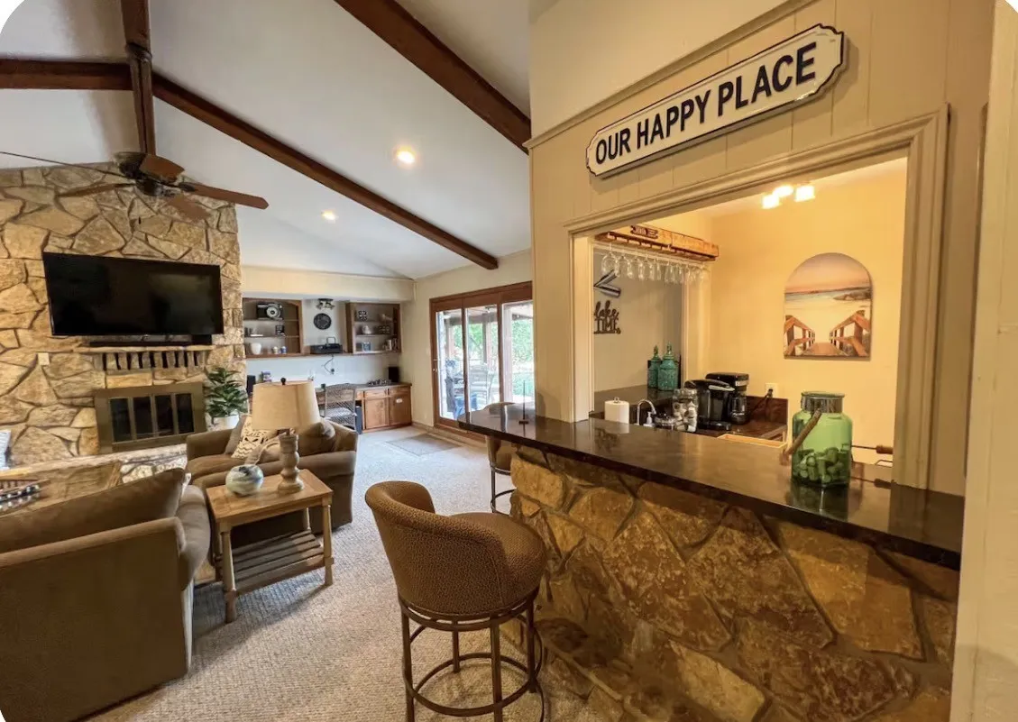 Single Family Residence For Sale in Hood County , 422 granada calle Court, Granbury, Texas 76049, 3 Bedroom, 2 Bathroom, 2 Garage spaces, 1,870 Sqft, built in 1978, mls#21274264, Real Estate Agent in Granbury, Homes For Sale in Hood county, Homes For Sale in Granbury, Realtor in Granbury Texas, Real Estate Brokerage Independent Realty Texas, Luminita Cordes Realtor