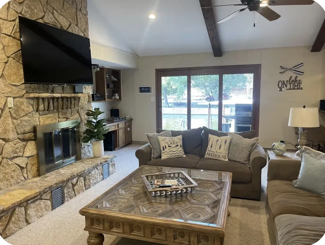 Single Family Residence For Sale in Hood County , 422 granada calle Court, Granbury, Texas 76049, 3 Bedroom, 2 Bathroom, 2 Garage spaces, 1,870 Sqft, built in 1978, mls#21274264, Real Estate Agent in Granbury, Homes For Sale in Hood county, Homes For Sale in Granbury, Realtor in Granbury Texas, Real Estate Brokerage Independent Realty Texas, Luminita Cordes Realtor