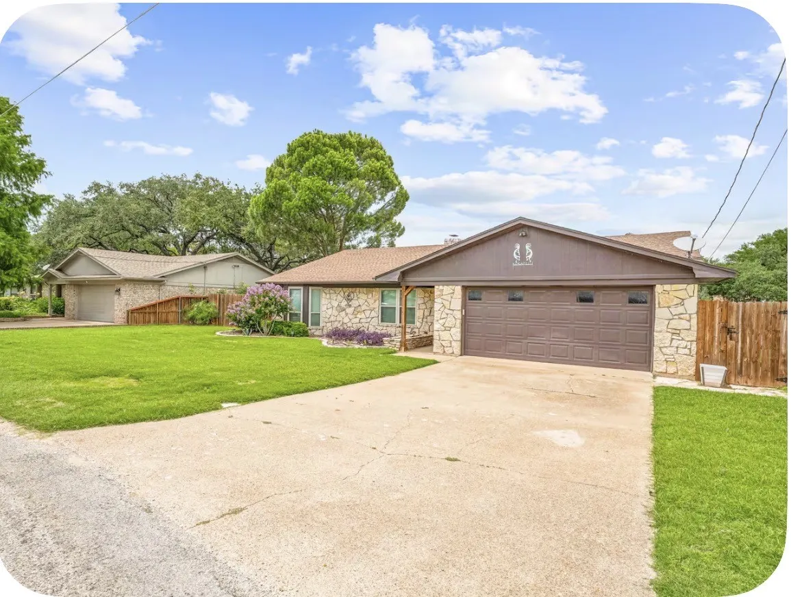 Single Family Residence For Sale in Hood County , 422 granada calle Court, Granbury, Texas 76049, 3 Bedroom, 2 Bathroom, 2 Garage spaces, 1,870 Sqft, built in 1978, mls#21274264, Real Estate Agent in Granbury, Homes For Sale in Hood county, Homes For Sale in Granbury, Realtor in Granbury Texas, Real Estate Brokerage Independent Realty Texas, Luminita Cordes Realtor