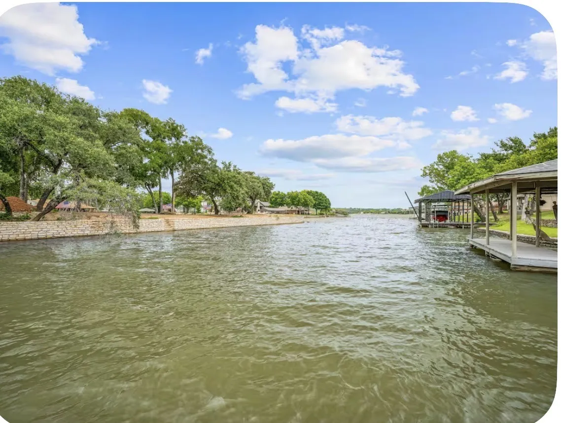 Single Family Residence For Sale in Hood County , 422 granada calle Court, Granbury, Texas 76049, 3 Bedroom, 2 Bathroom, 2 Garage spaces, 1,870 Sqft, built in 1978, mls#21274264, Real Estate Agent in Granbury, Homes For Sale in Hood county, Homes For Sale in Granbury, Realtor in Granbury Texas, Real Estate Brokerage Independent Realty Texas, Luminita Cordes Realtor