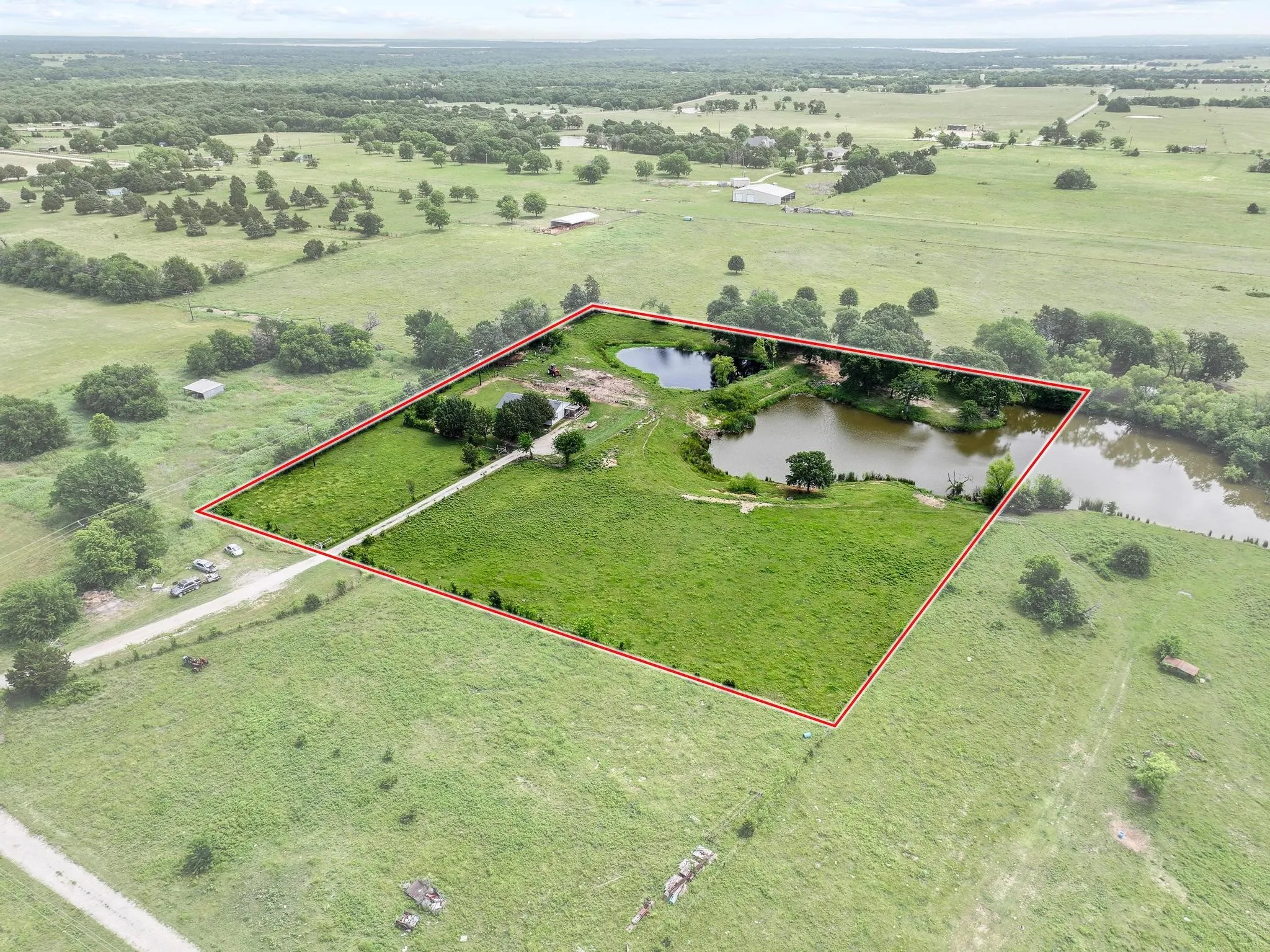 Single Family Residence For Sale in Grayson County , 25172 US Highway 377, Whitesboro, Texas 76273, 3 Bedroom, 2 Bathroom, Garage spaces, 1,500 Sqft, built in 1983, mls#21274192, Real Estate Agent in Whitesboro, Homes For Sale in Grayson county, Homes For Sale in Whitesboro, Realtor in Whitesboro Texas, Real Estate Brokerage Independent Realty Texas, Luminita Cordes Realtor