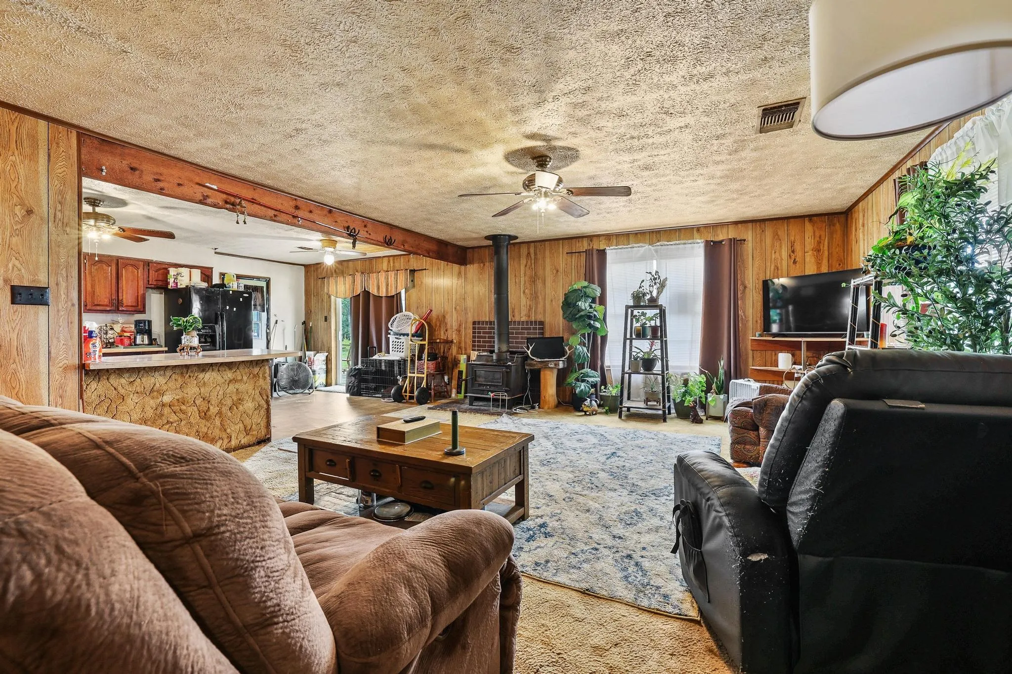 Single Family Residence For Sale in Grayson County , 25172 US Highway 377, Whitesboro, Texas 76273, 3 Bedroom, 2 Bathroom, Garage spaces, 1,500 Sqft, built in 1983, mls#21274192, Real Estate Agent in Whitesboro, Homes For Sale in Grayson county, Homes For Sale in Whitesboro, Realtor in Whitesboro Texas, Real Estate Brokerage Independent Realty Texas, Luminita Cordes Realtor