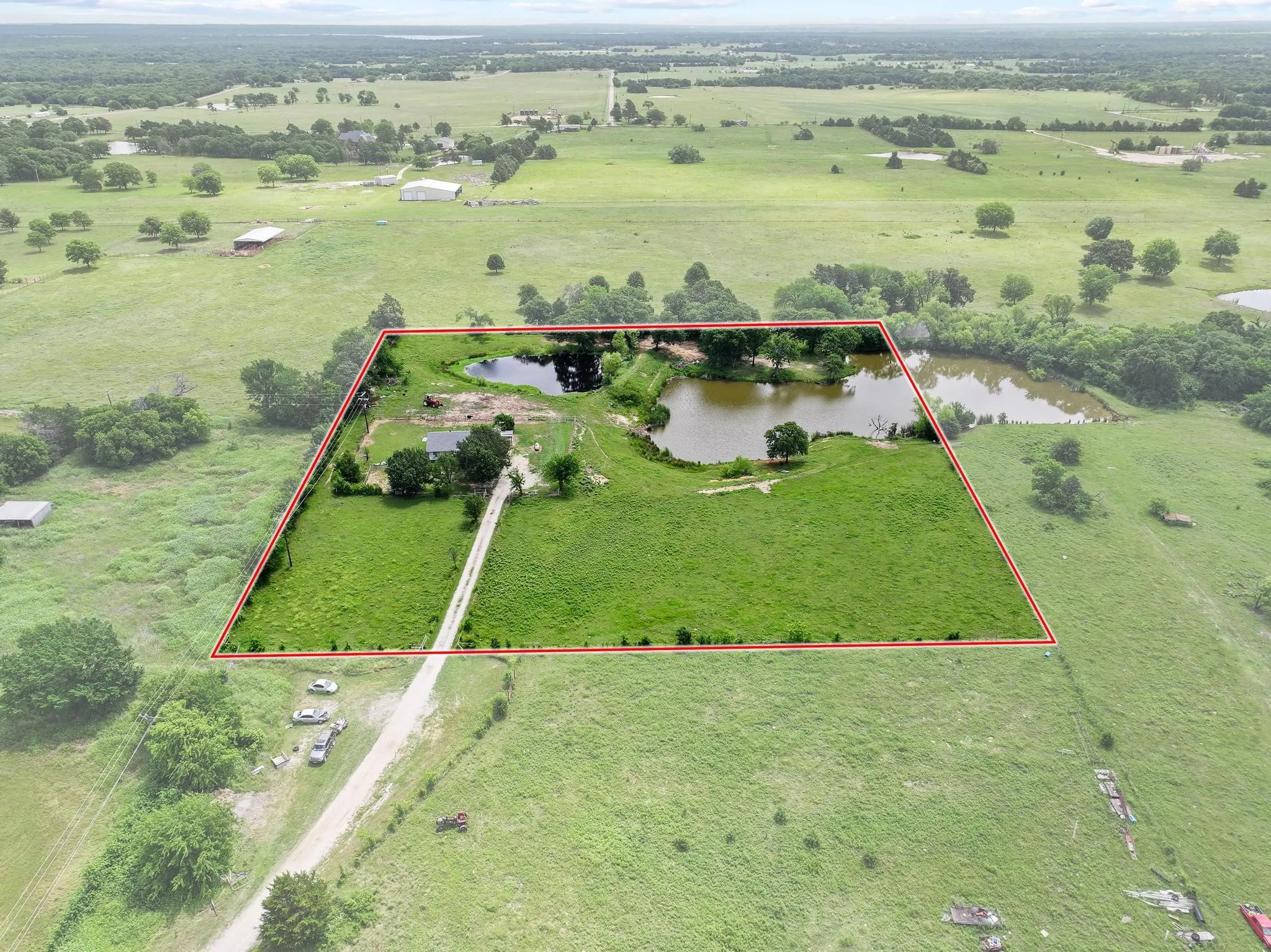 Single Family Residence For Sale in Grayson County , 25172 US Highway 377, Whitesboro, Texas 76273, 3 Bedroom, 2 Bathroom, Garage spaces, 1,500 Sqft, built in 1983, mls#21274192, Real Estate Agent in Whitesboro, Homes For Sale in Grayson county, Homes For Sale in Whitesboro, Realtor in Whitesboro Texas, Real Estate Brokerage Independent Realty Texas, Luminita Cordes Realtor