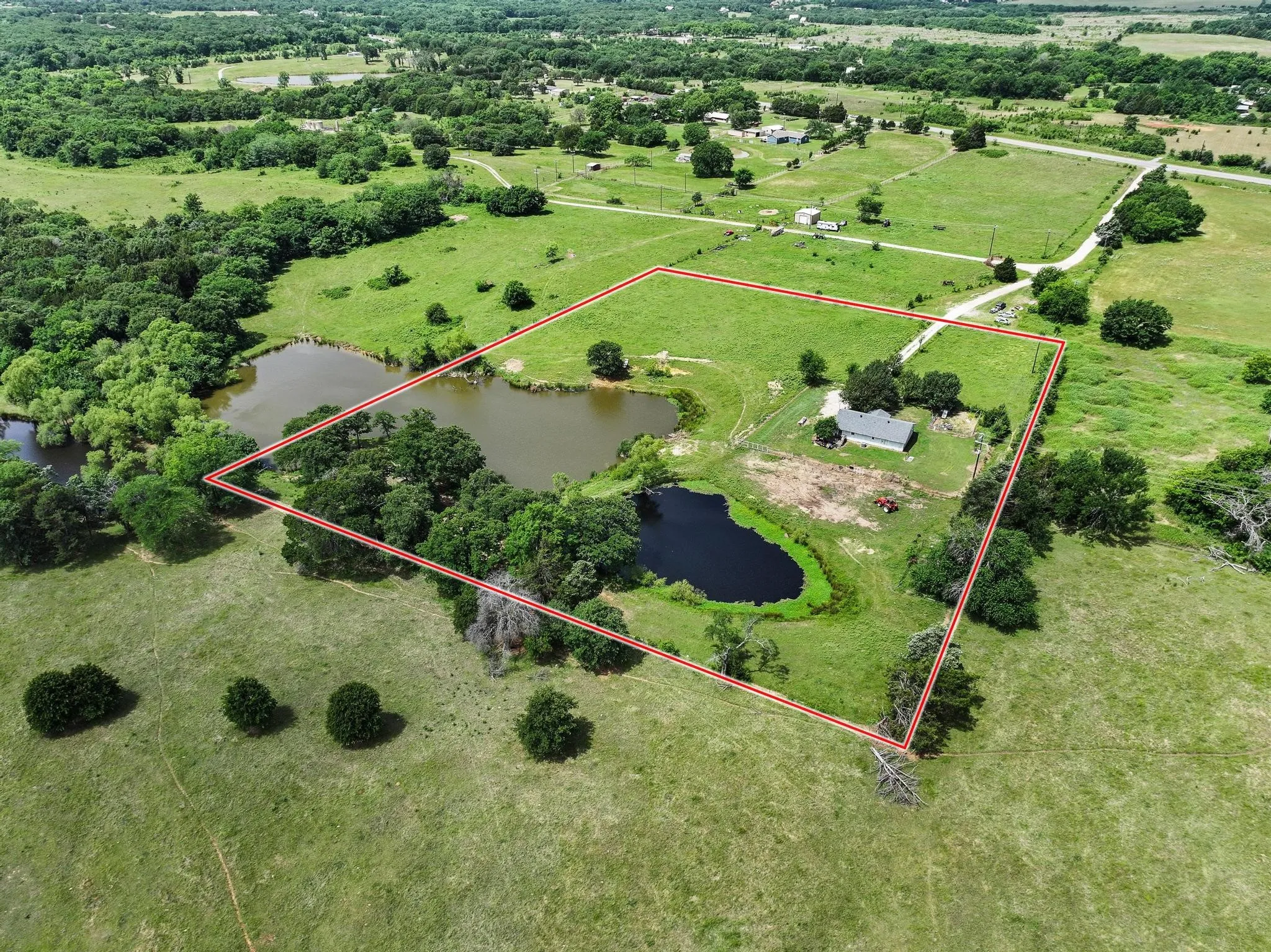 Single Family Residence For Sale in Grayson County , 25172 US Highway 377, Whitesboro, Texas 76273, 3 Bedroom, 2 Bathroom, Garage spaces, 1,500 Sqft, built in 1983, mls#21274192, Real Estate Agent in Whitesboro, Homes For Sale in Grayson county, Homes For Sale in Whitesboro, Realtor in Whitesboro Texas, Real Estate Brokerage Independent Realty Texas, Luminita Cordes Realtor