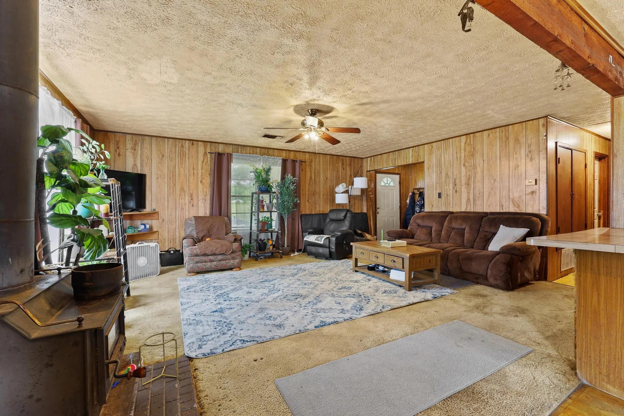 Single Family Residence For Sale in Grayson County , 25172 US Highway 377, Whitesboro, Texas 76273, 3 Bedroom, 2 Bathroom, Garage spaces, 1,500 Sqft, built in 1983, mls#21274192, Real Estate Agent in Whitesboro, Homes For Sale in Grayson county, Homes For Sale in Whitesboro, Realtor in Whitesboro Texas, Real Estate Brokerage Independent Realty Texas, Luminita Cordes Realtor