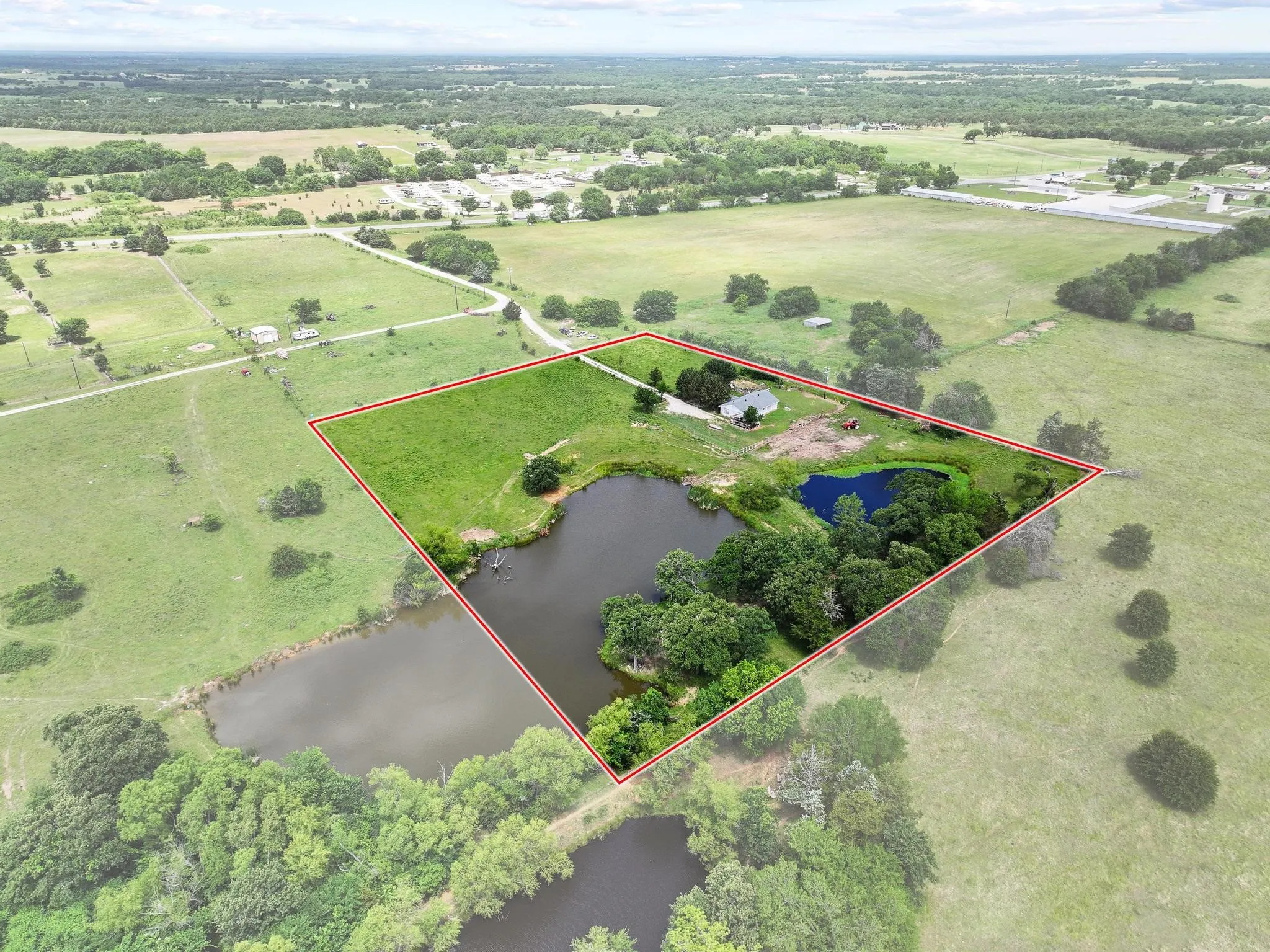 Single Family Residence For Sale in Grayson County , 25172 US Highway 377, Whitesboro, Texas 76273, 3 Bedroom, 2 Bathroom, Garage spaces, 1,500 Sqft, built in 1983, mls#21274192, Real Estate Agent in Whitesboro, Homes For Sale in Grayson county, Homes For Sale in Whitesboro, Realtor in Whitesboro Texas, Real Estate Brokerage Independent Realty Texas, Luminita Cordes Realtor