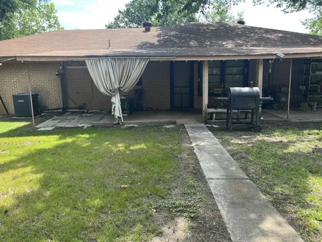 Single Family Residence For Sale in Cooke County , 1211 Belmont Street, Gainesville, Texas 76240, 2 Bedroom, 1 Bathroom, Garage spaces, 1,364 Sqft, built in 1960, mls#21273506, Real Estate Agent in Gainesville, Homes For Sale in Cooke county, Homes For Sale in Gainesville, Realtor in Gainesville Texas, Real Estate Brokerage Independent Realty Texas, Luminita Cordes Realtor