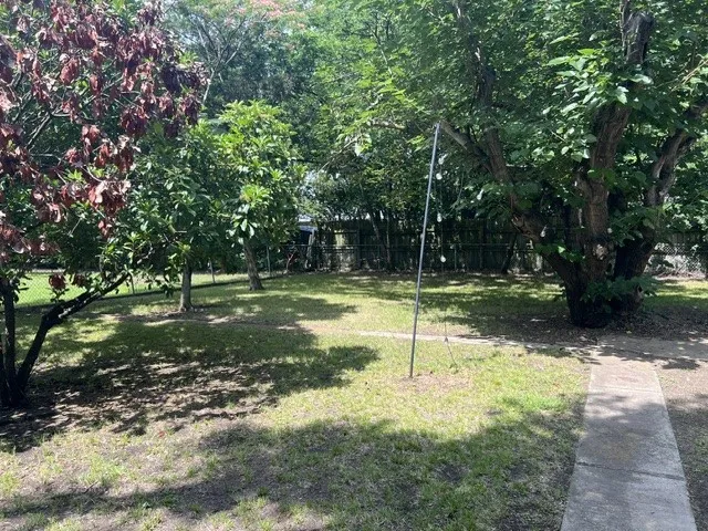 Single Family Residence For Sale in Cooke County , 1211 Belmont Street, Gainesville, Texas 76240, 2 Bedroom, 1 Bathroom, Garage spaces, 1,364 Sqft, built in 1960, mls#21273506, Real Estate Agent in Gainesville, Homes For Sale in Cooke county, Homes For Sale in Gainesville, Realtor in Gainesville Texas, Real Estate Brokerage Independent Realty Texas, Luminita Cordes Realtor