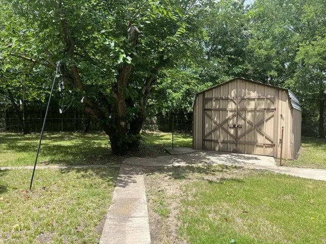 Single Family Residence For Sale in Cooke County , 1211 Belmont Street, Gainesville, Texas 76240, 2 Bedroom, 1 Bathroom, Garage spaces, 1,364 Sqft, built in 1960, mls#21273506, Real Estate Agent in Gainesville, Homes For Sale in Cooke county, Homes For Sale in Gainesville, Realtor in Gainesville Texas, Real Estate Brokerage Independent Realty Texas, Luminita Cordes Realtor