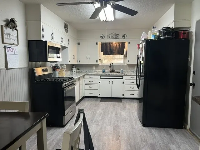 Single Family Residence For Sale in Cooke County , 1211 Belmont Street, Gainesville, Texas 76240, 2 Bedroom, 1 Bathroom, Garage spaces, 1,364 Sqft, built in 1960, mls#21273506, Real Estate Agent in Gainesville, Homes For Sale in Cooke county, Homes For Sale in Gainesville, Realtor in Gainesville Texas, Real Estate Brokerage Independent Realty Texas, Luminita Cordes Realtor