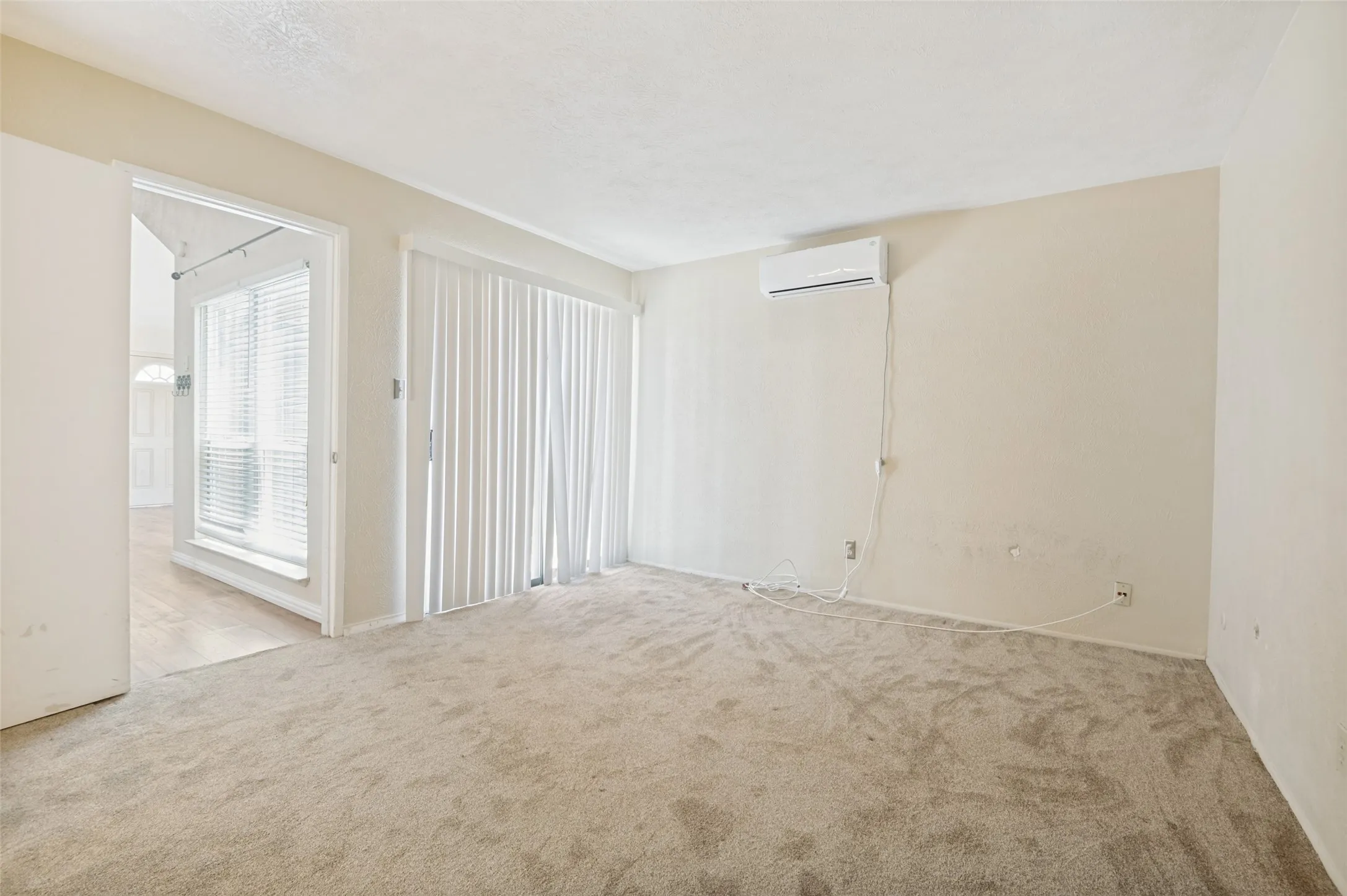 Single Family Residence For Rent in Dallas County , 7305 Pineberry Road, Dallas, Texas 75249, 2 Bedrooms, 2 Bathrooms, Garage spaces, 1,227 Sqft, built in 1982, Price $1,695, mls#21274393, Real Estate Agent in Dallas, Homes For Rent in Dallas county, Homes For Rent in Dallas, Realtor in Dallas Texas, Real Estate Brokerage Independent Realty Texas, Luminita Cordes Realtor