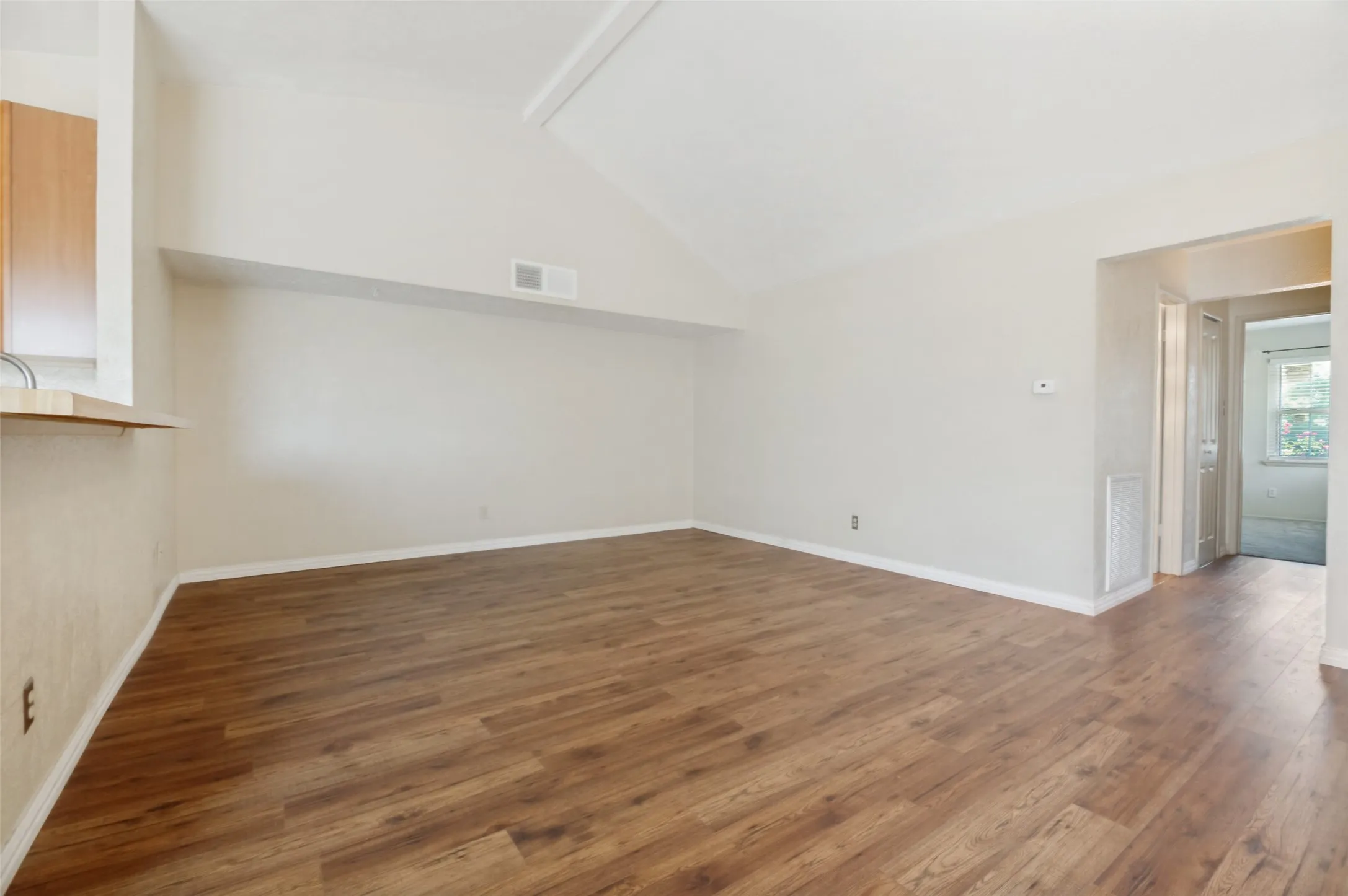 Single Family Residence For Rent in Dallas County , 7305 Pineberry Road, Dallas, Texas 75249, 2 Bedrooms, 2 Bathrooms, Garage spaces, 1,227 Sqft, built in 1982, Price $1,695, mls#21274393, Real Estate Agent in Dallas, Homes For Rent in Dallas county, Homes For Rent in Dallas, Realtor in Dallas Texas, Real Estate Brokerage Independent Realty Texas, Luminita Cordes Realtor