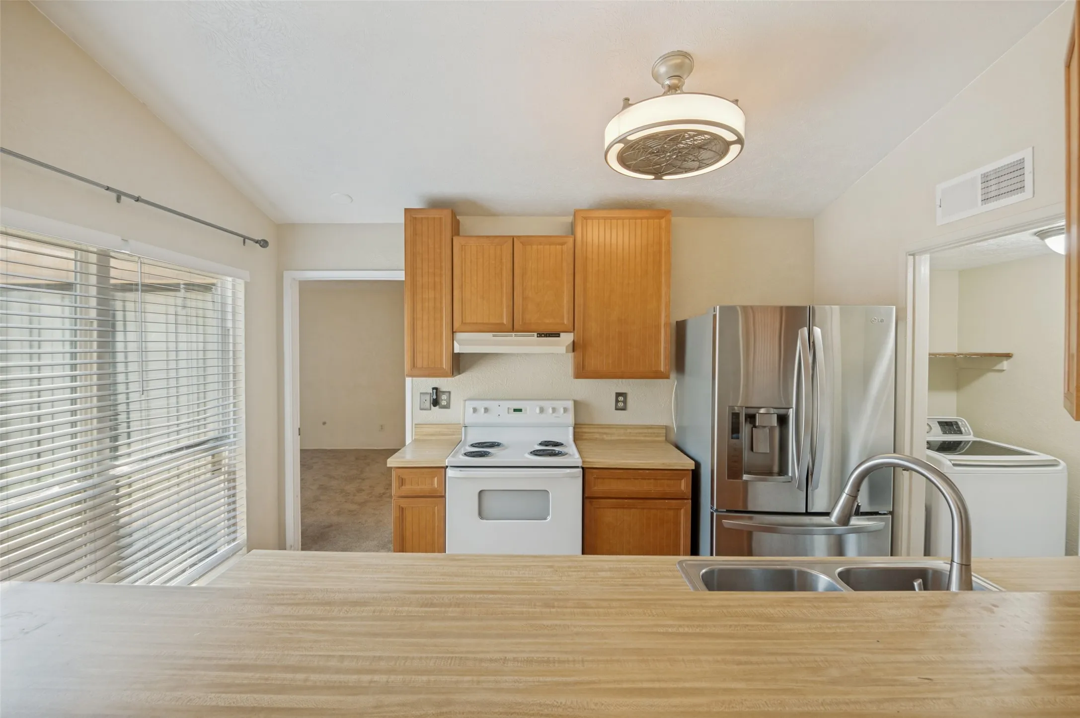 Single Family Residence For Rent in Dallas County , 7305 Pineberry Road, Dallas, Texas 75249, 2 Bedrooms, 2 Bathrooms, Garage spaces, 1,227 Sqft, built in 1982, Price $1,695, mls#21274393, Real Estate Agent in Dallas, Homes For Rent in Dallas county, Homes For Rent in Dallas, Realtor in Dallas Texas, Real Estate Brokerage Independent Realty Texas, Luminita Cordes Realtor