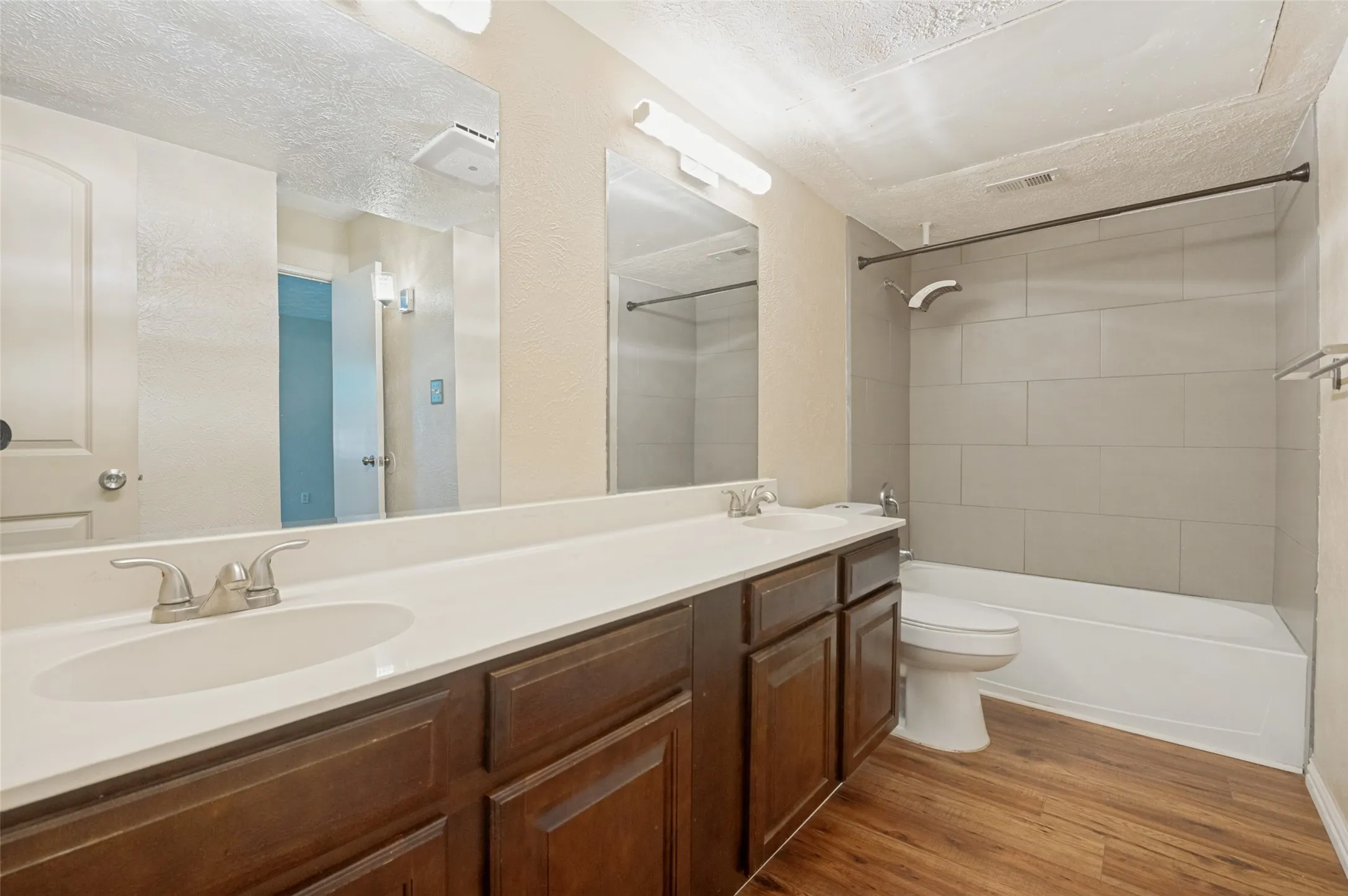 Single Family Residence For Rent in Dallas County , 7305 Pineberry Road, Dallas, Texas 75249, 2 Bedrooms, 2 Bathrooms, Garage spaces, 1,227 Sqft, built in 1982, Price $1,695, mls#21274393, Real Estate Agent in Dallas, Homes For Rent in Dallas county, Homes For Rent in Dallas, Realtor in Dallas Texas, Real Estate Brokerage Independent Realty Texas, Luminita Cordes Realtor