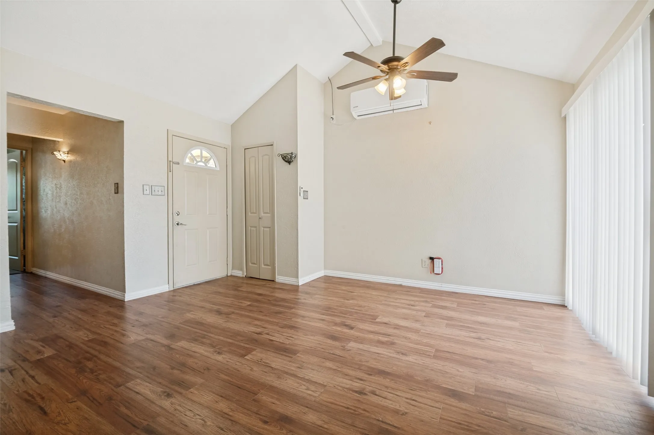 Single Family Residence For Rent in Dallas County , 7305 Pineberry Road, Dallas, Texas 75249, 2 Bedrooms, 2 Bathrooms, Garage spaces, 1,227 Sqft, built in 1982, Price $1,695, mls#21274393, Real Estate Agent in Dallas, Homes For Rent in Dallas county, Homes For Rent in Dallas, Realtor in Dallas Texas, Real Estate Brokerage Independent Realty Texas, Luminita Cordes Realtor