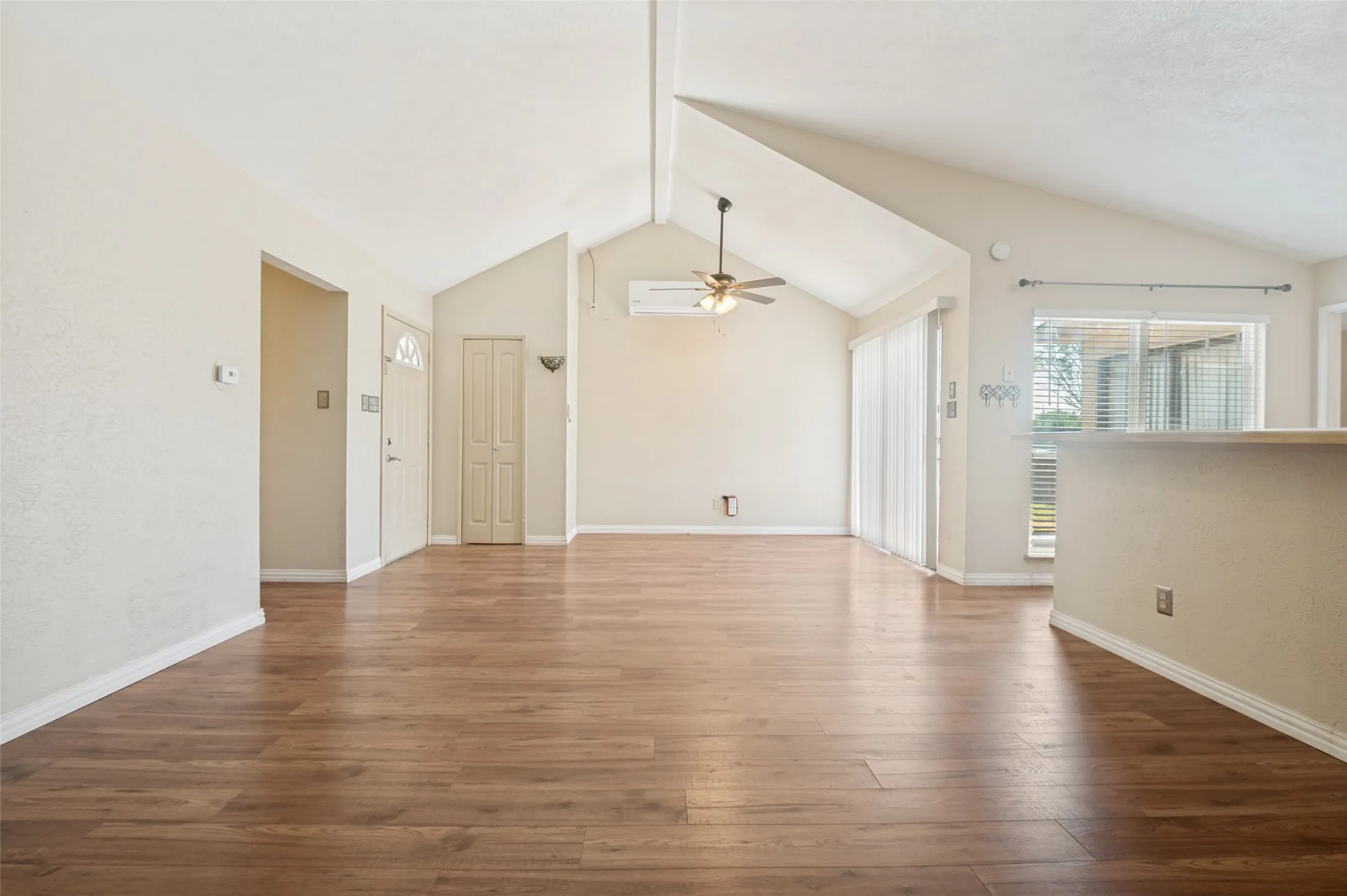 Single Family Residence For Rent in Dallas County , 7305 Pineberry Road, Dallas, Texas 75249, 2 Bedrooms, 2 Bathrooms, Garage spaces, 1,227 Sqft, built in 1982, Price $1,695, mls#21274393, Real Estate Agent in Dallas, Homes For Rent in Dallas county, Homes For Rent in Dallas, Realtor in Dallas Texas, Real Estate Brokerage Independent Realty Texas, Luminita Cordes Realtor