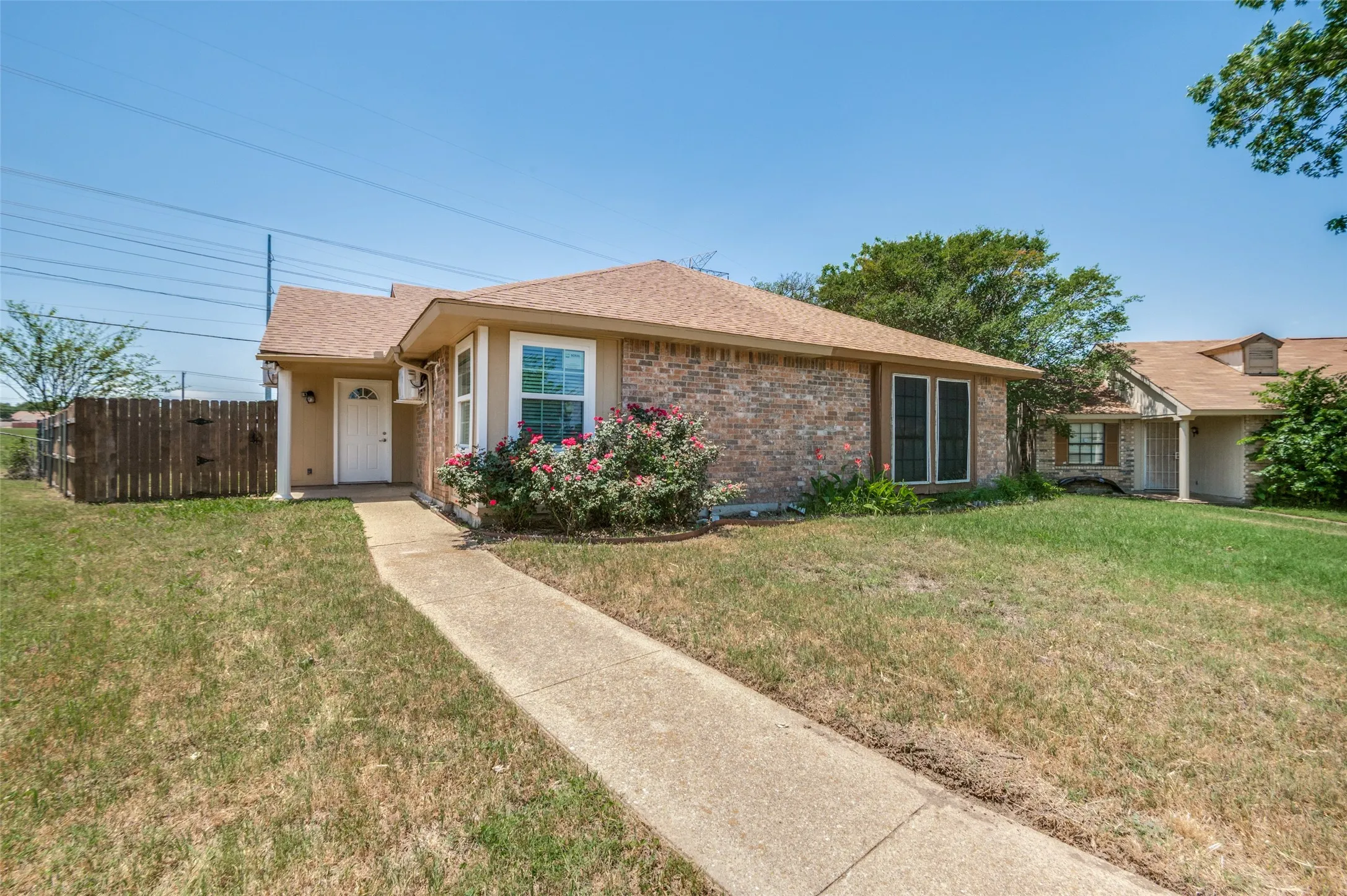 Single Family Residence For Rent in Dallas County , 7305 Pineberry Road, Dallas, Texas 75249, 2 Bedrooms, 2 Bathrooms, Garage spaces, 1,227 Sqft, built in 1982, Price $1,695, mls#21274393, Real Estate Agent in Dallas, Homes For Rent in Dallas county, Homes For Rent in Dallas, Realtor in Dallas Texas, Real Estate Brokerage Independent Realty Texas, Luminita Cordes Realtor