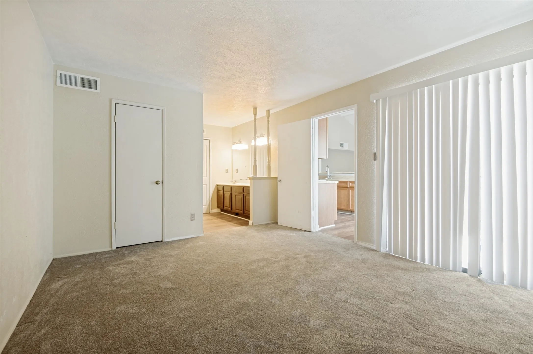 Single Family Residence For Rent in Dallas County , 7305 Pineberry Road, Dallas, Texas 75249, 2 Bedrooms, 2 Bathrooms, Garage spaces, 1,227 Sqft, built in 1982, Price $1,695, mls#21274393, Real Estate Agent in Dallas, Homes For Rent in Dallas county, Homes For Rent in Dallas, Realtor in Dallas Texas, Real Estate Brokerage Independent Realty Texas, Luminita Cordes Realtor