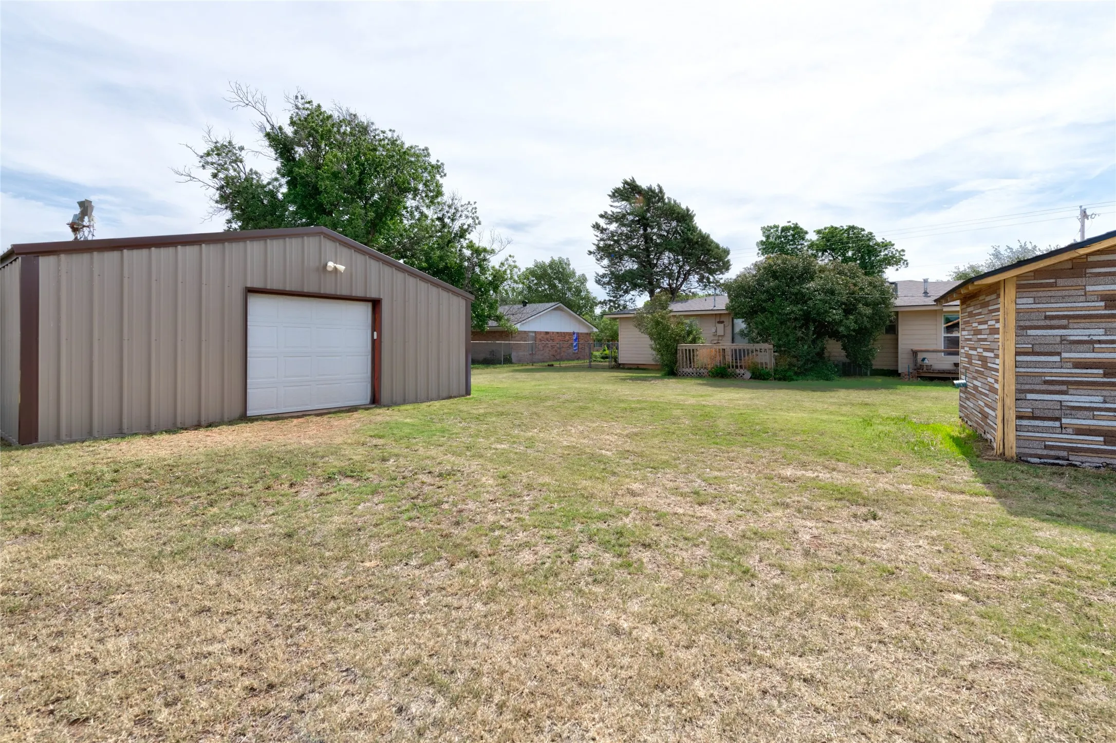 Single Family Residence For Sale in Taylor County , 1002 Trundy, Merkel, Texas 79536, 3 Bedroom, 2 Bathroom, 2 Garage spaces, 1,668 Sqft, built in 1954, mls#21273750, Real Estate Agent in Merkel, Homes For Sale in Taylor county, Homes For Sale in Merkel, Realtor in Merkel Texas, Real Estate Brokerage Independent Realty Texas, Luminita Cordes Realtor