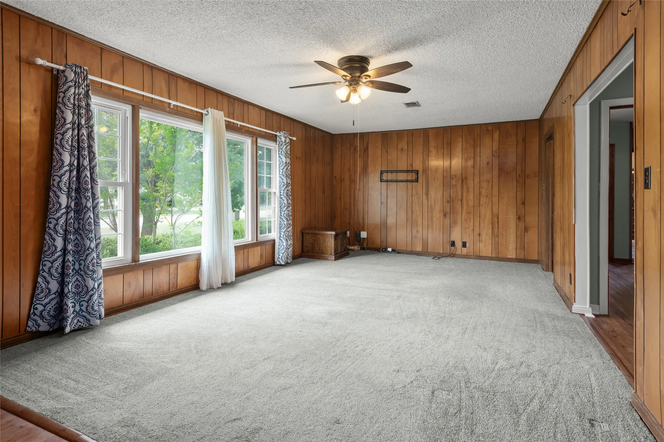 Single Family Residence For Sale in Taylor County , 1002 Trundy, Merkel, Texas 79536, 3 Bedroom, 2 Bathroom, 2 Garage spaces, 1,668 Sqft, built in 1954, mls#21273750, Real Estate Agent in Merkel, Homes For Sale in Taylor county, Homes For Sale in Merkel, Realtor in Merkel Texas, Real Estate Brokerage Independent Realty Texas, Luminita Cordes Realtor