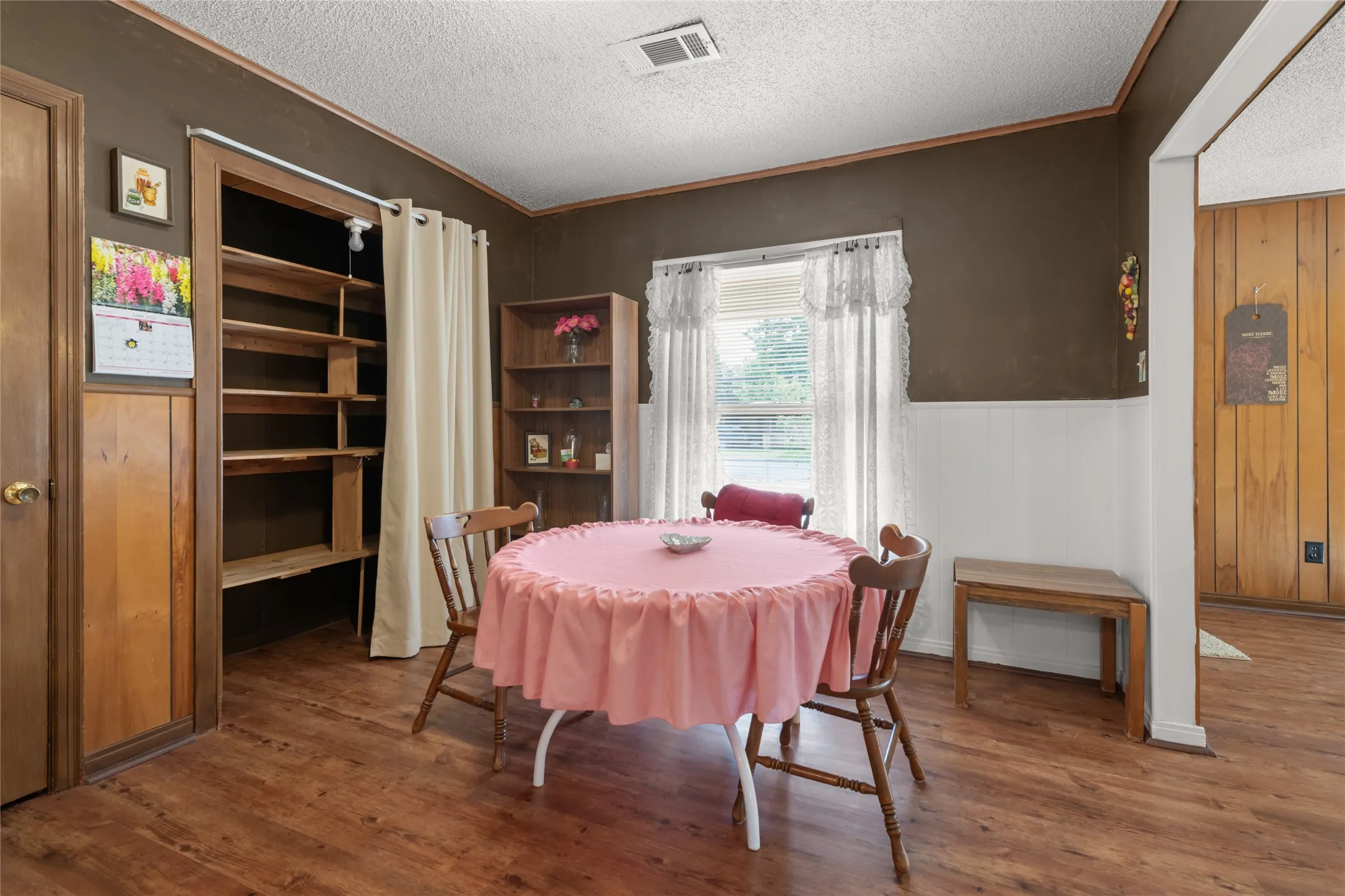Single Family Residence For Sale in Taylor County , 1002 Trundy, Merkel, Texas 79536, 3 Bedroom, 2 Bathroom, 2 Garage spaces, 1,668 Sqft, built in 1954, mls#21273750, Real Estate Agent in Merkel, Homes For Sale in Taylor county, Homes For Sale in Merkel, Realtor in Merkel Texas, Real Estate Brokerage Independent Realty Texas, Luminita Cordes Realtor