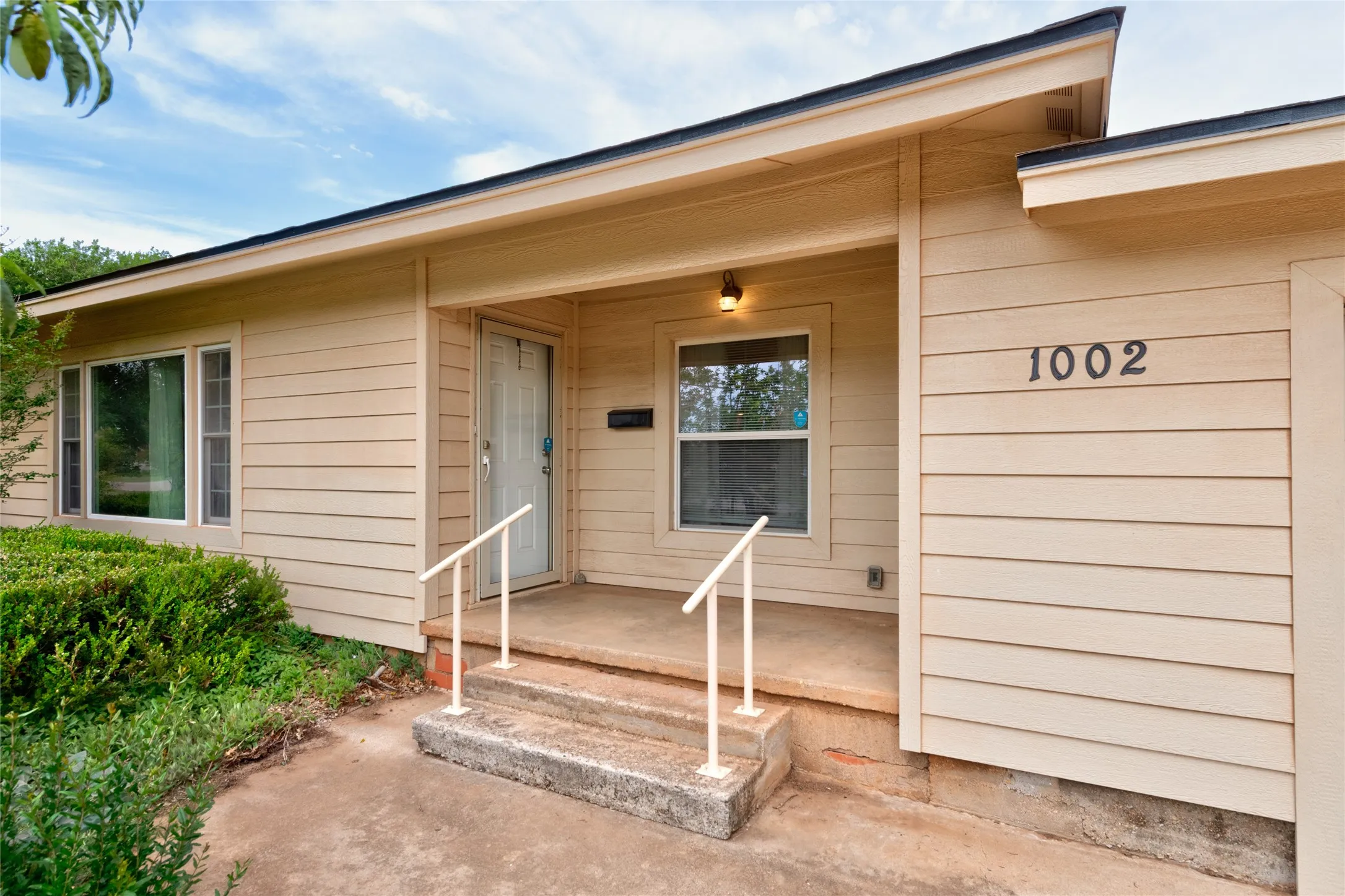 Single Family Residence For Sale in Taylor County , 1002 Trundy, Merkel, Texas 79536, 3 Bedroom, 2 Bathroom, 2 Garage spaces, 1,668 Sqft, built in 1954, mls#21273750, Real Estate Agent in Merkel, Homes For Sale in Taylor county, Homes For Sale in Merkel, Realtor in Merkel Texas, Real Estate Brokerage Independent Realty Texas, Luminita Cordes Realtor