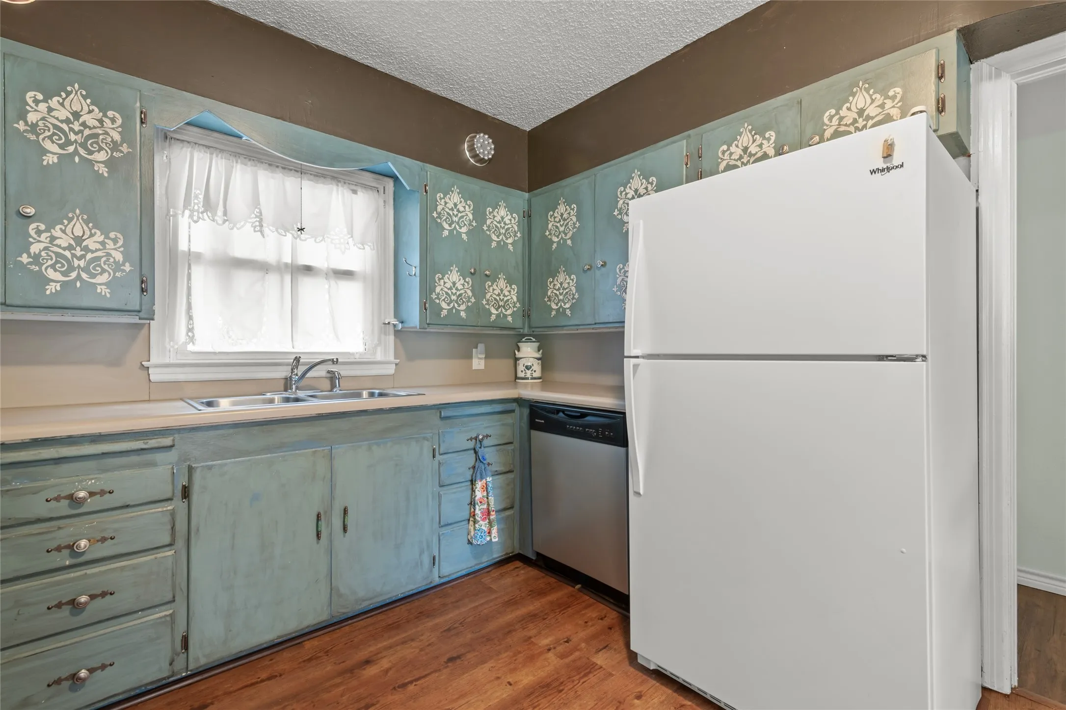 Single Family Residence For Sale in Taylor County , 1002 Trundy, Merkel, Texas 79536, 3 Bedroom, 2 Bathroom, 2 Garage spaces, 1,668 Sqft, built in 1954, mls#21273750, Real Estate Agent in Merkel, Homes For Sale in Taylor county, Homes For Sale in Merkel, Realtor in Merkel Texas, Real Estate Brokerage Independent Realty Texas, Luminita Cordes Realtor