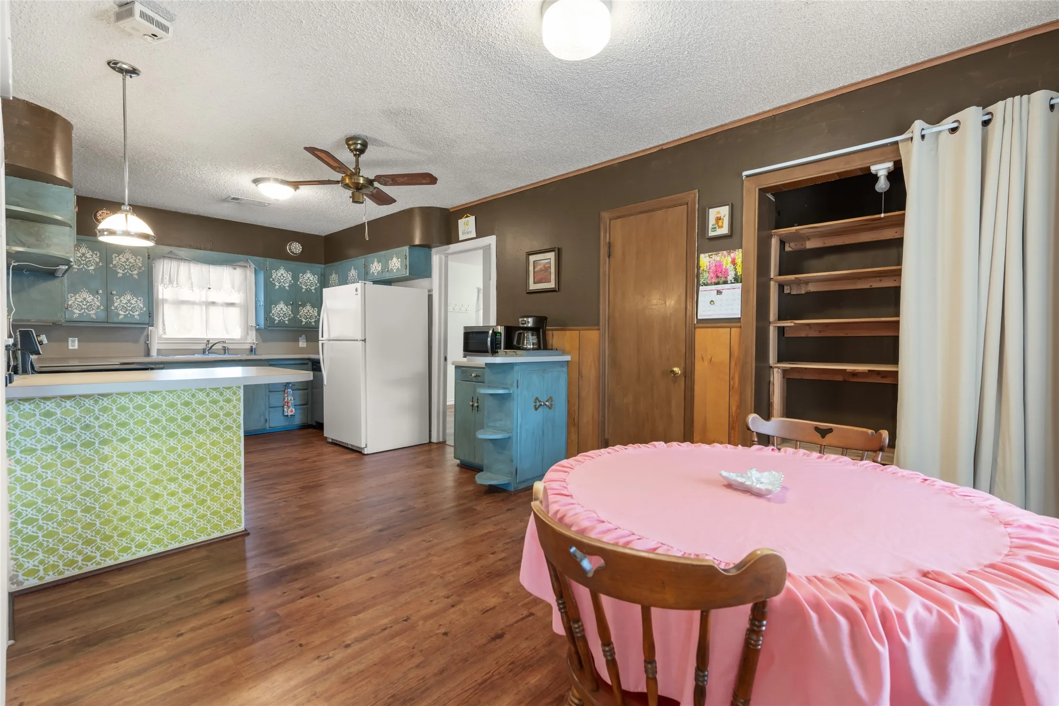 Single Family Residence For Sale in Taylor County , 1002 Trundy, Merkel, Texas 79536, 3 Bedroom, 2 Bathroom, 2 Garage spaces, 1,668 Sqft, built in 1954, mls#21273750, Real Estate Agent in Merkel, Homes For Sale in Taylor county, Homes For Sale in Merkel, Realtor in Merkel Texas, Real Estate Brokerage Independent Realty Texas, Luminita Cordes Realtor