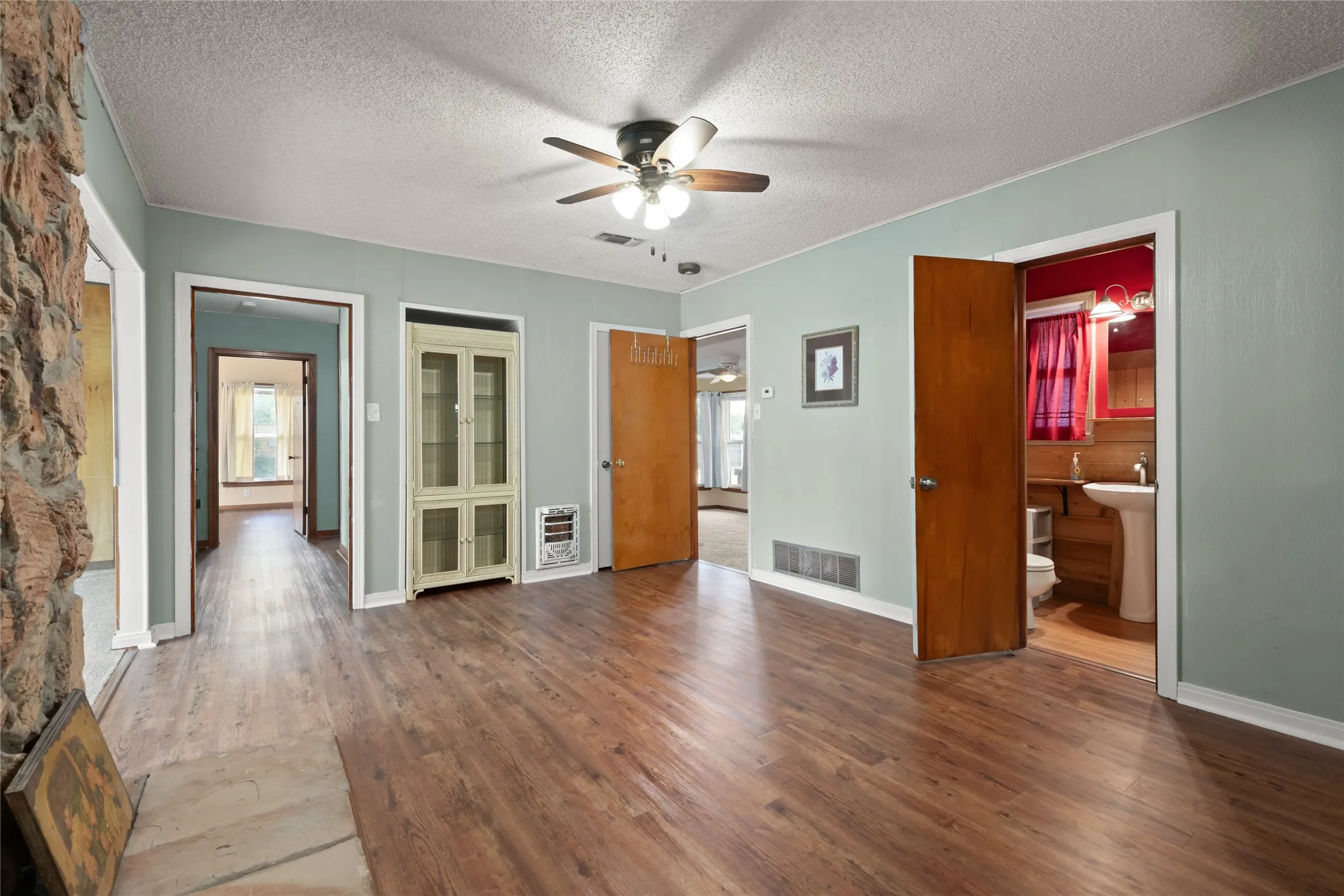 Single Family Residence For Sale in Taylor County , 1002 Trundy, Merkel, Texas 79536, 3 Bedroom, 2 Bathroom, 2 Garage spaces, 1,668 Sqft, built in 1954, mls#21273750, Real Estate Agent in Merkel, Homes For Sale in Taylor county, Homes For Sale in Merkel, Realtor in Merkel Texas, Real Estate Brokerage Independent Realty Texas, Luminita Cordes Realtor