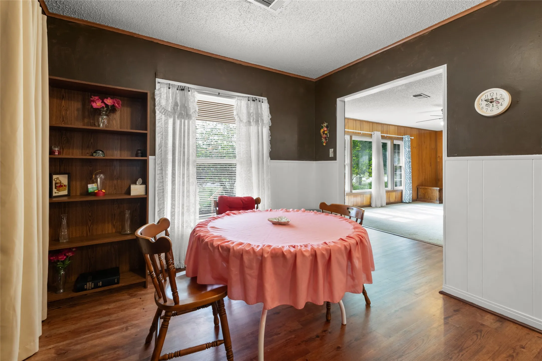 Single Family Residence For Sale in Taylor County , 1002 Trundy, Merkel, Texas 79536, 3 Bedroom, 2 Bathroom, 2 Garage spaces, 1,668 Sqft, built in 1954, mls#21273750, Real Estate Agent in Merkel, Homes For Sale in Taylor county, Homes For Sale in Merkel, Realtor in Merkel Texas, Real Estate Brokerage Independent Realty Texas, Luminita Cordes Realtor