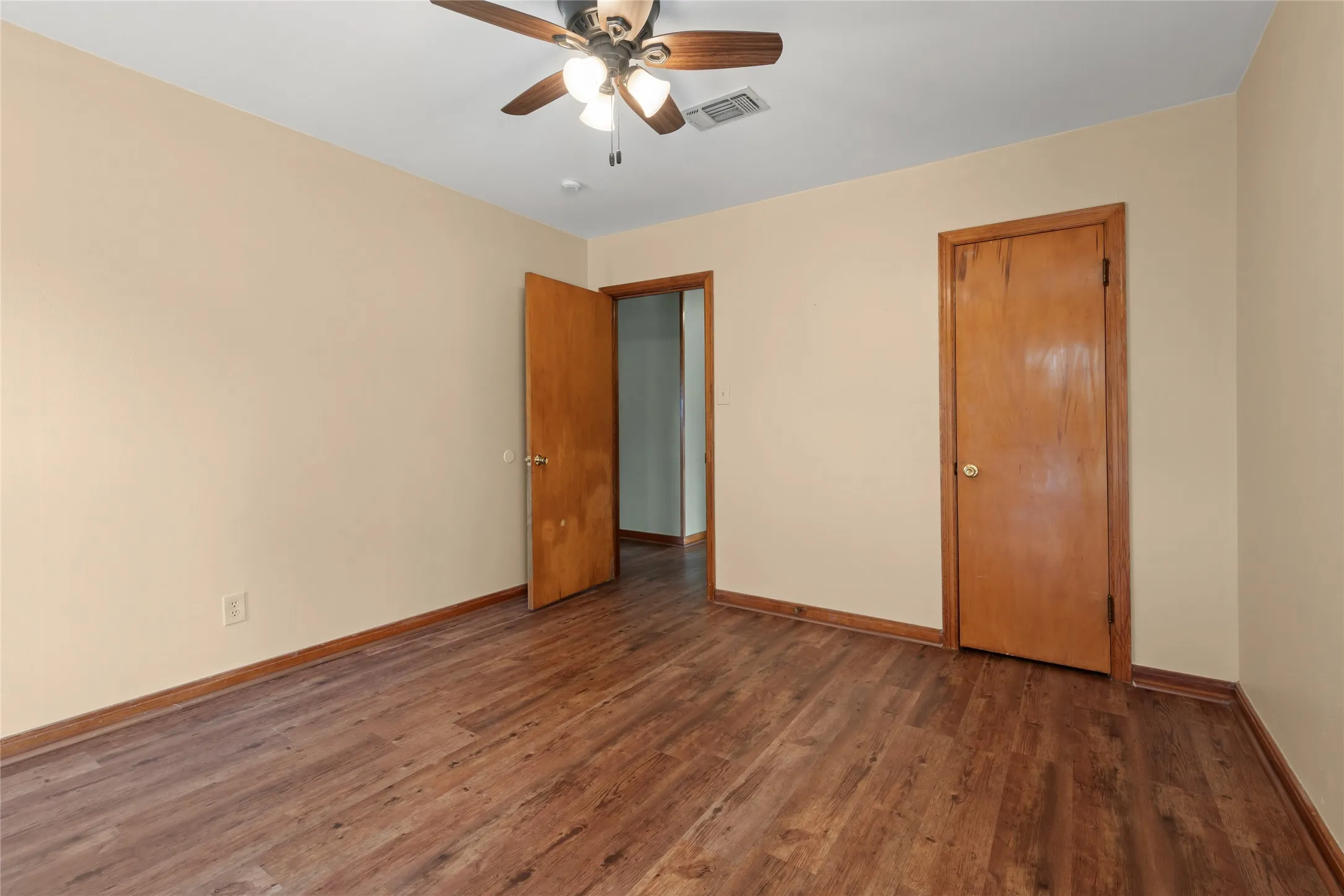 Single Family Residence For Sale in Taylor County , 1002 Trundy, Merkel, Texas 79536, 3 Bedroom, 2 Bathroom, 2 Garage spaces, 1,668 Sqft, built in 1954, mls#21273750, Real Estate Agent in Merkel, Homes For Sale in Taylor county, Homes For Sale in Merkel, Realtor in Merkel Texas, Real Estate Brokerage Independent Realty Texas, Luminita Cordes Realtor
