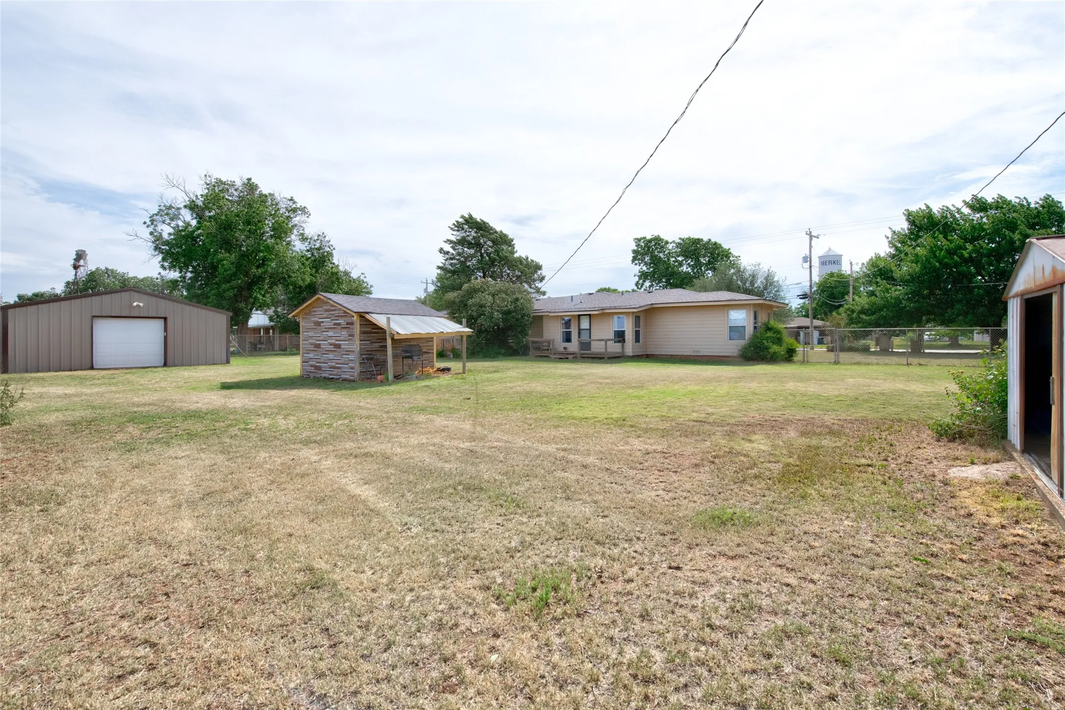Single Family Residence For Sale in Taylor County , 1002 Trundy, Merkel, Texas 79536, 3 Bedroom, 2 Bathroom, 2 Garage spaces, 1,668 Sqft, built in 1954, mls#21273750, Real Estate Agent in Merkel, Homes For Sale in Taylor county, Homes For Sale in Merkel, Realtor in Merkel Texas, Real Estate Brokerage Independent Realty Texas, Luminita Cordes Realtor