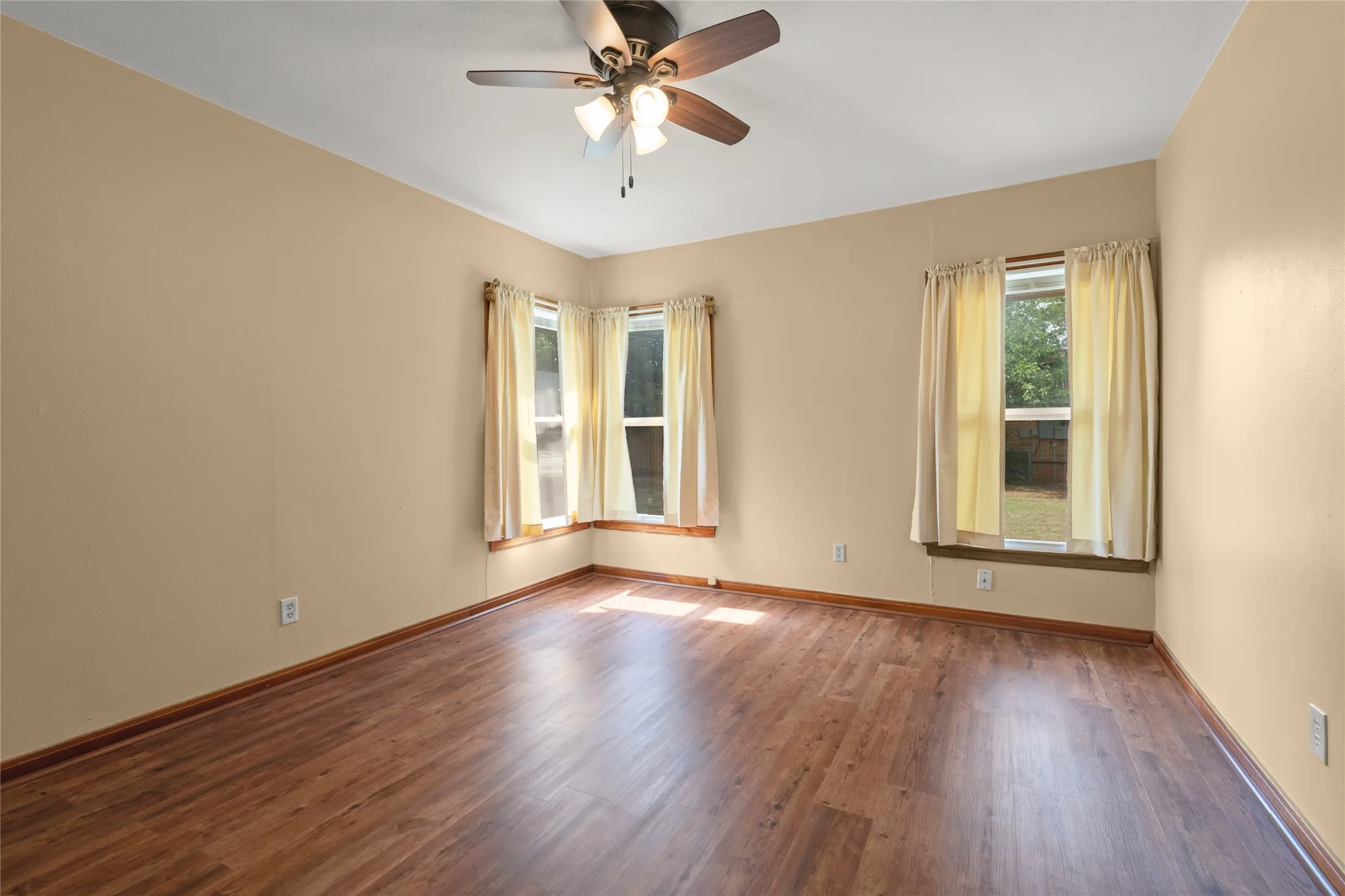 Single Family Residence For Sale in Taylor County , 1002 Trundy, Merkel, Texas 79536, 3 Bedroom, 2 Bathroom, 2 Garage spaces, 1,668 Sqft, built in 1954, mls#21273750, Real Estate Agent in Merkel, Homes For Sale in Taylor county, Homes For Sale in Merkel, Realtor in Merkel Texas, Real Estate Brokerage Independent Realty Texas, Luminita Cordes Realtor