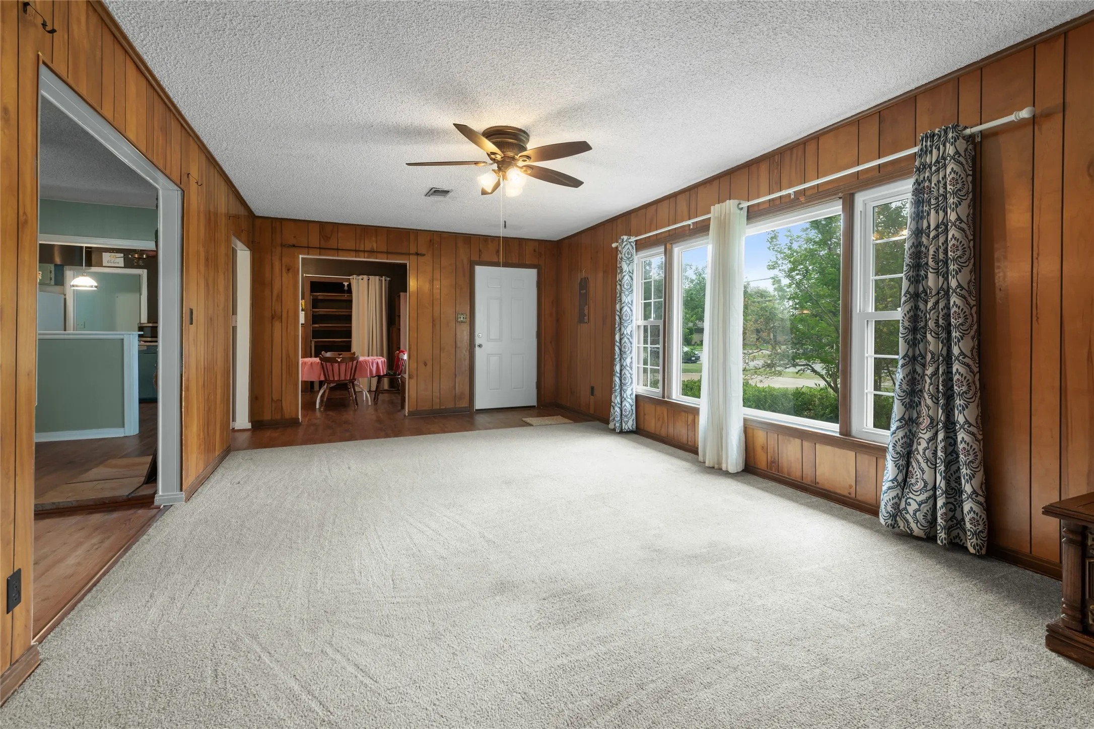 Single Family Residence For Sale in Taylor County , 1002 Trundy, Merkel, Texas 79536, 3 Bedroom, 2 Bathroom, 2 Garage spaces, 1,668 Sqft, built in 1954, mls#21273750, Real Estate Agent in Merkel, Homes For Sale in Taylor county, Homes For Sale in Merkel, Realtor in Merkel Texas, Real Estate Brokerage Independent Realty Texas, Luminita Cordes Realtor