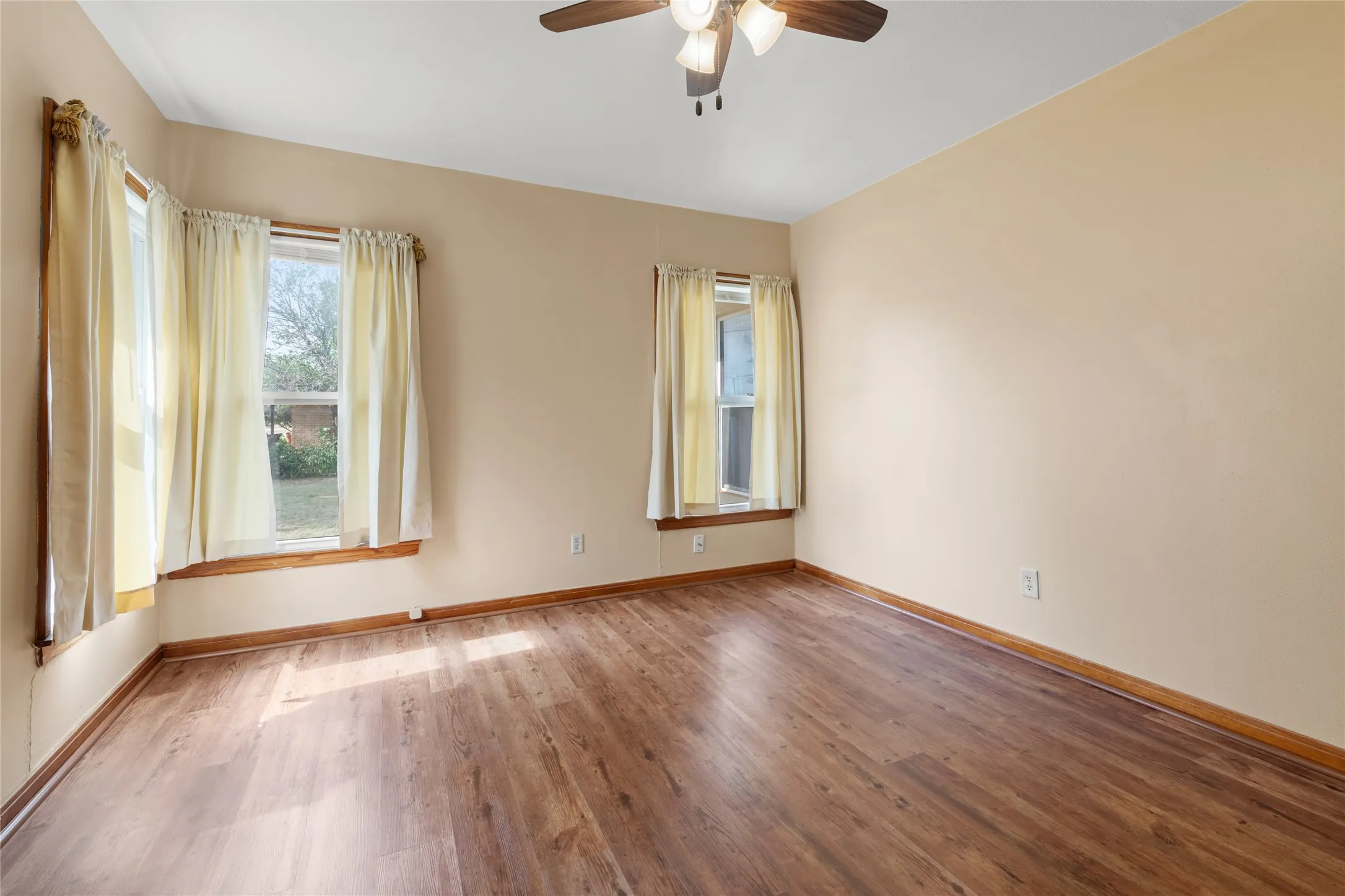 Single Family Residence For Sale in Taylor County , 1002 Trundy, Merkel, Texas 79536, 3 Bedroom, 2 Bathroom, 2 Garage spaces, 1,668 Sqft, built in 1954, mls#21273750, Real Estate Agent in Merkel, Homes For Sale in Taylor county, Homes For Sale in Merkel, Realtor in Merkel Texas, Real Estate Brokerage Independent Realty Texas, Luminita Cordes Realtor