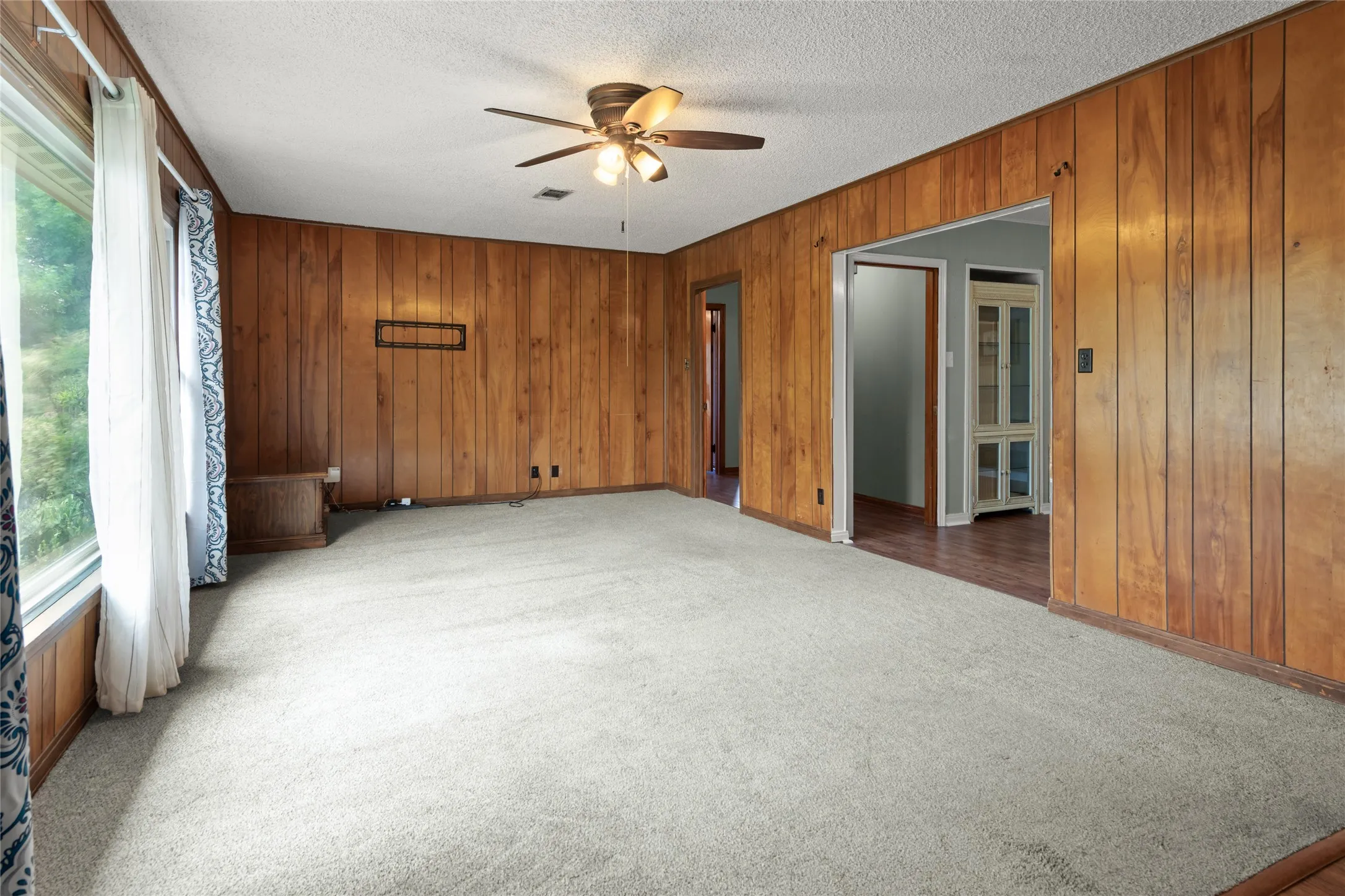 Single Family Residence For Sale in Taylor County , 1002 Trundy, Merkel, Texas 79536, 3 Bedroom, 2 Bathroom, 2 Garage spaces, 1,668 Sqft, built in 1954, mls#21273750, Real Estate Agent in Merkel, Homes For Sale in Taylor county, Homes For Sale in Merkel, Realtor in Merkel Texas, Real Estate Brokerage Independent Realty Texas, Luminita Cordes Realtor
