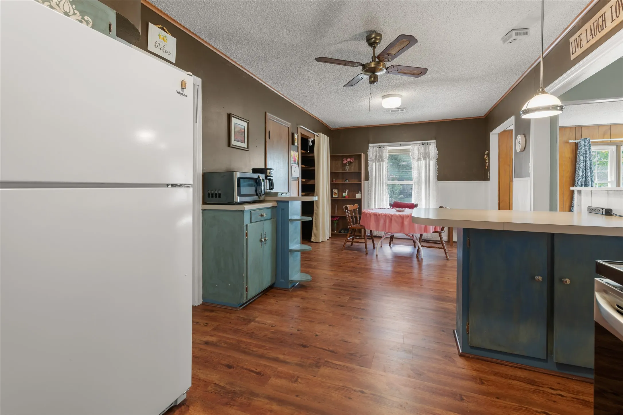 Single Family Residence For Sale in Taylor County , 1002 Trundy, Merkel, Texas 79536, 3 Bedroom, 2 Bathroom, 2 Garage spaces, 1,668 Sqft, built in 1954, mls#21273750, Real Estate Agent in Merkel, Homes For Sale in Taylor county, Homes For Sale in Merkel, Realtor in Merkel Texas, Real Estate Brokerage Independent Realty Texas, Luminita Cordes Realtor