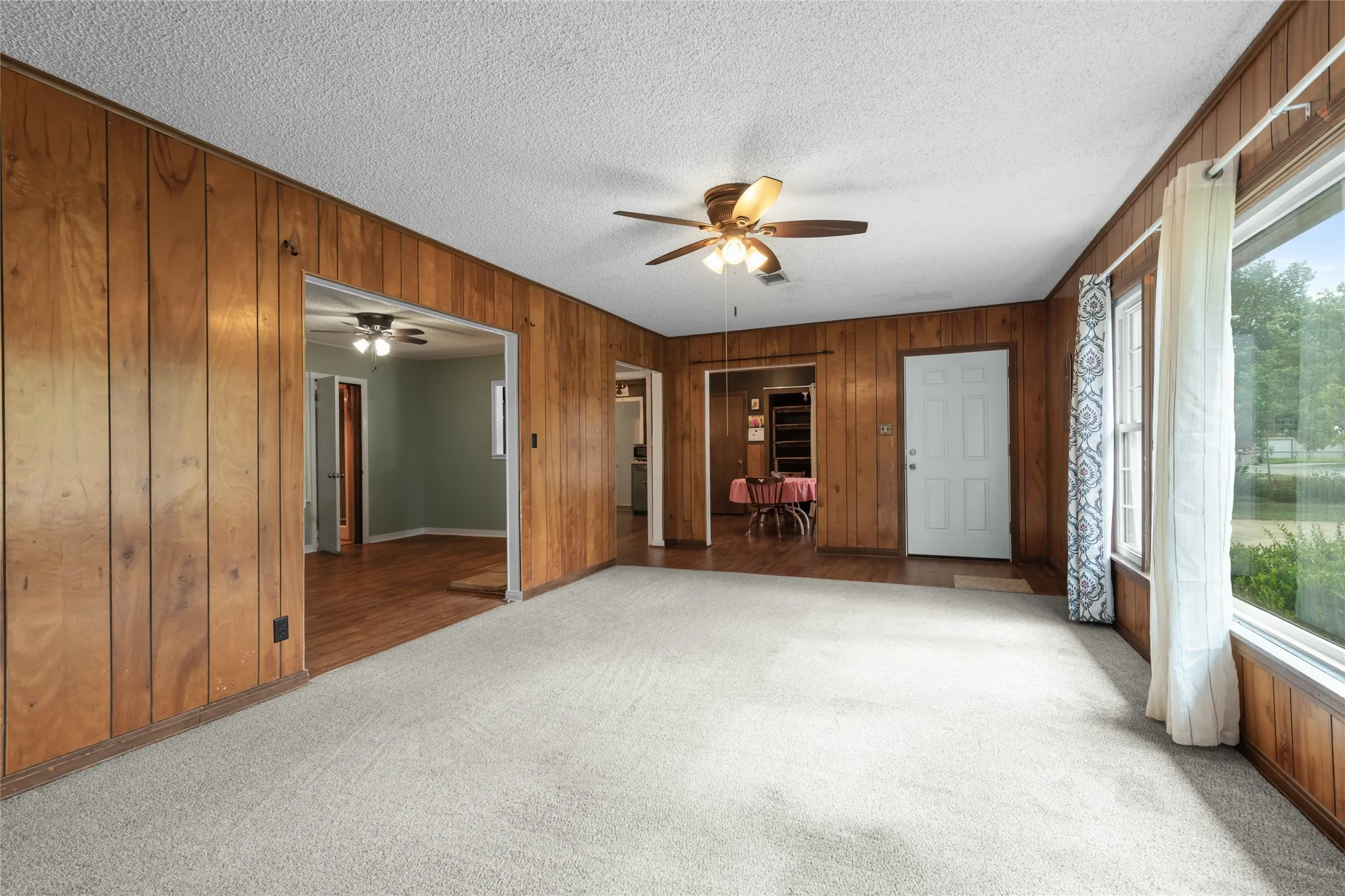 Single Family Residence For Sale in Taylor County , 1002 Trundy, Merkel, Texas 79536, 3 Bedroom, 2 Bathroom, 2 Garage spaces, 1,668 Sqft, built in 1954, mls#21273750, Real Estate Agent in Merkel, Homes For Sale in Taylor county, Homes For Sale in Merkel, Realtor in Merkel Texas, Real Estate Brokerage Independent Realty Texas, Luminita Cordes Realtor