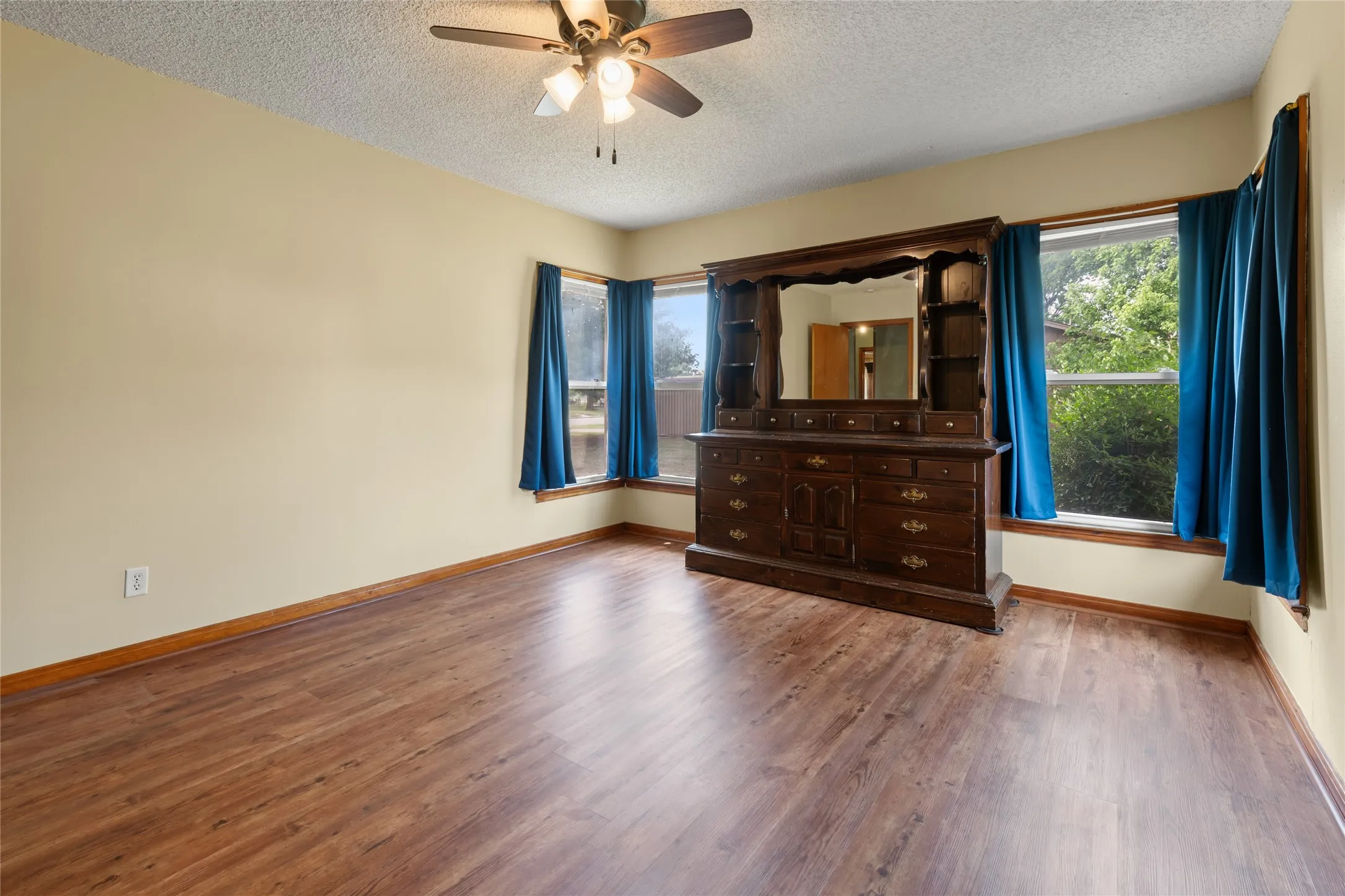 Single Family Residence For Sale in Taylor County , 1002 Trundy, Merkel, Texas 79536, 3 Bedroom, 2 Bathroom, 2 Garage spaces, 1,668 Sqft, built in 1954, mls#21273750, Real Estate Agent in Merkel, Homes For Sale in Taylor county, Homes For Sale in Merkel, Realtor in Merkel Texas, Real Estate Brokerage Independent Realty Texas, Luminita Cordes Realtor