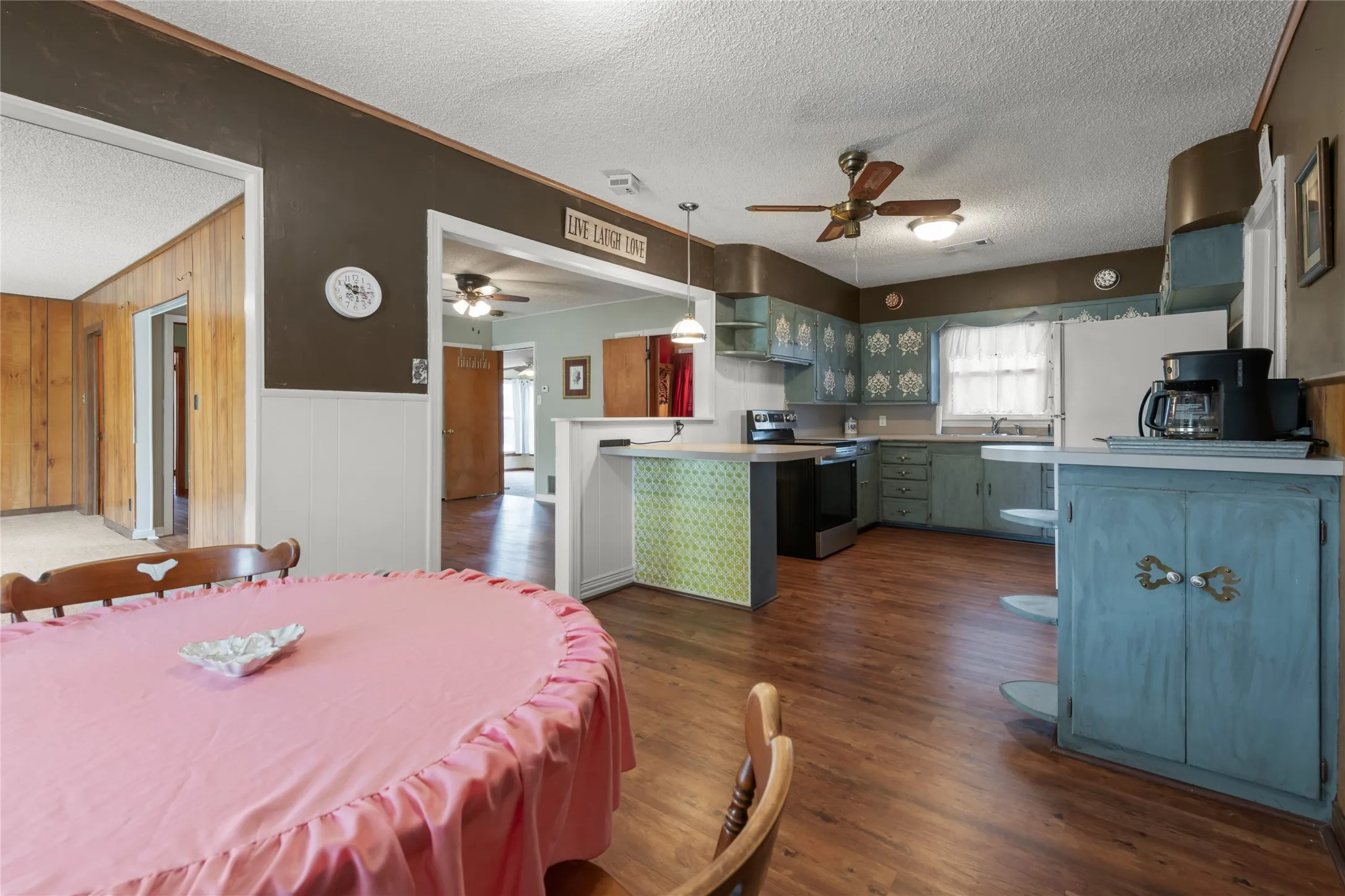 Single Family Residence For Sale in Taylor County , 1002 Trundy, Merkel, Texas 79536, 3 Bedroom, 2 Bathroom, 2 Garage spaces, 1,668 Sqft, built in 1954, mls#21273750, Real Estate Agent in Merkel, Homes For Sale in Taylor county, Homes For Sale in Merkel, Realtor in Merkel Texas, Real Estate Brokerage Independent Realty Texas, Luminita Cordes Realtor