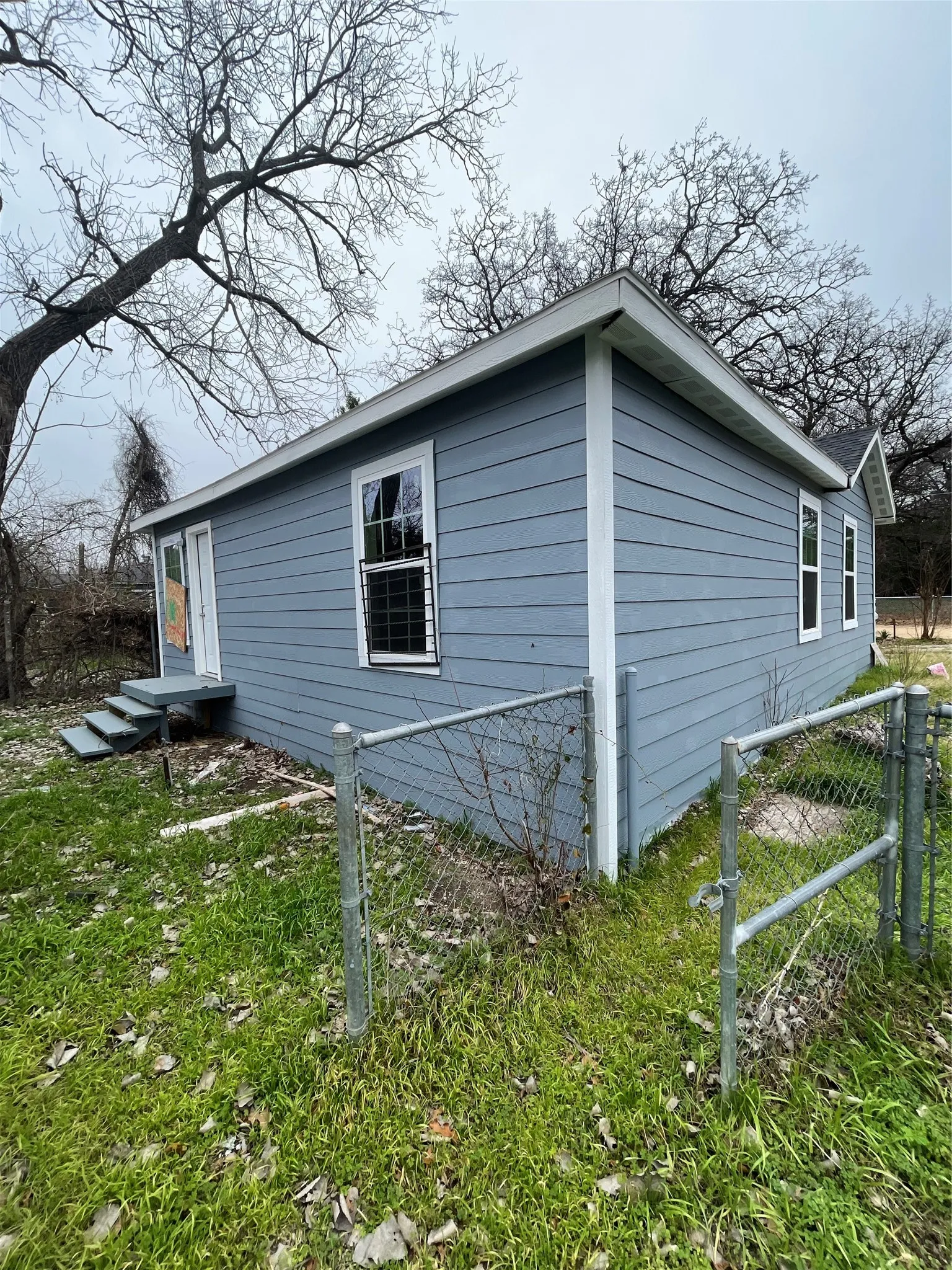 View of home's exterior