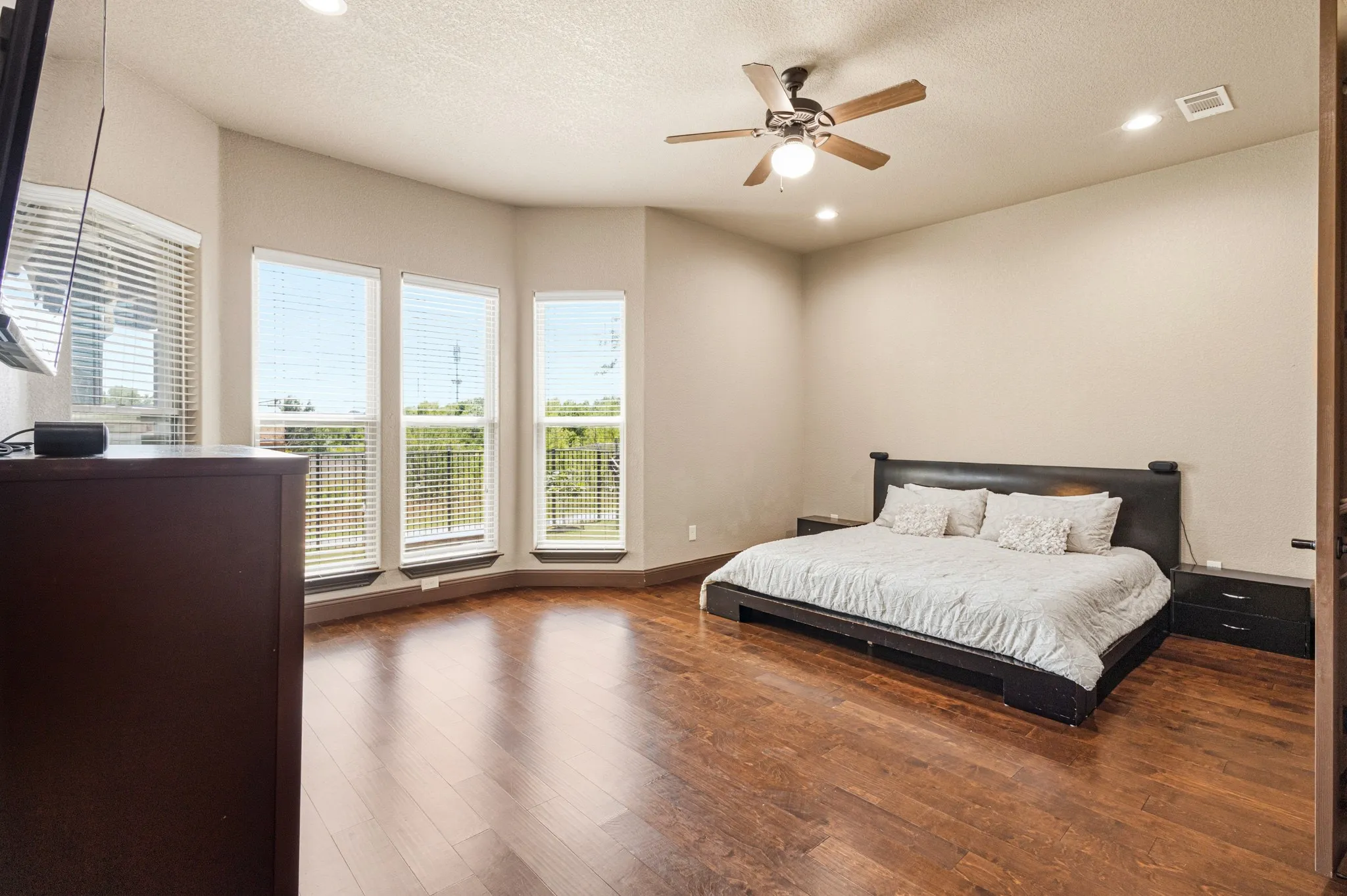 Single Family Residence For Sale in Collin County , 3512 Harlan Drive, Sachse, Texas 75048, 5 Bedroom, 4 Bathroom, 3 Garage spaces, 4,128 Sqft, built in 2018, mls#21273836, Real Estate Agent in Sachse, Homes For Sale in Collin county, Homes For Sale in Sachse, Realtor in Sachse Texas, Real Estate Brokerage Independent Realty Texas, Luminita Cordes Realtor