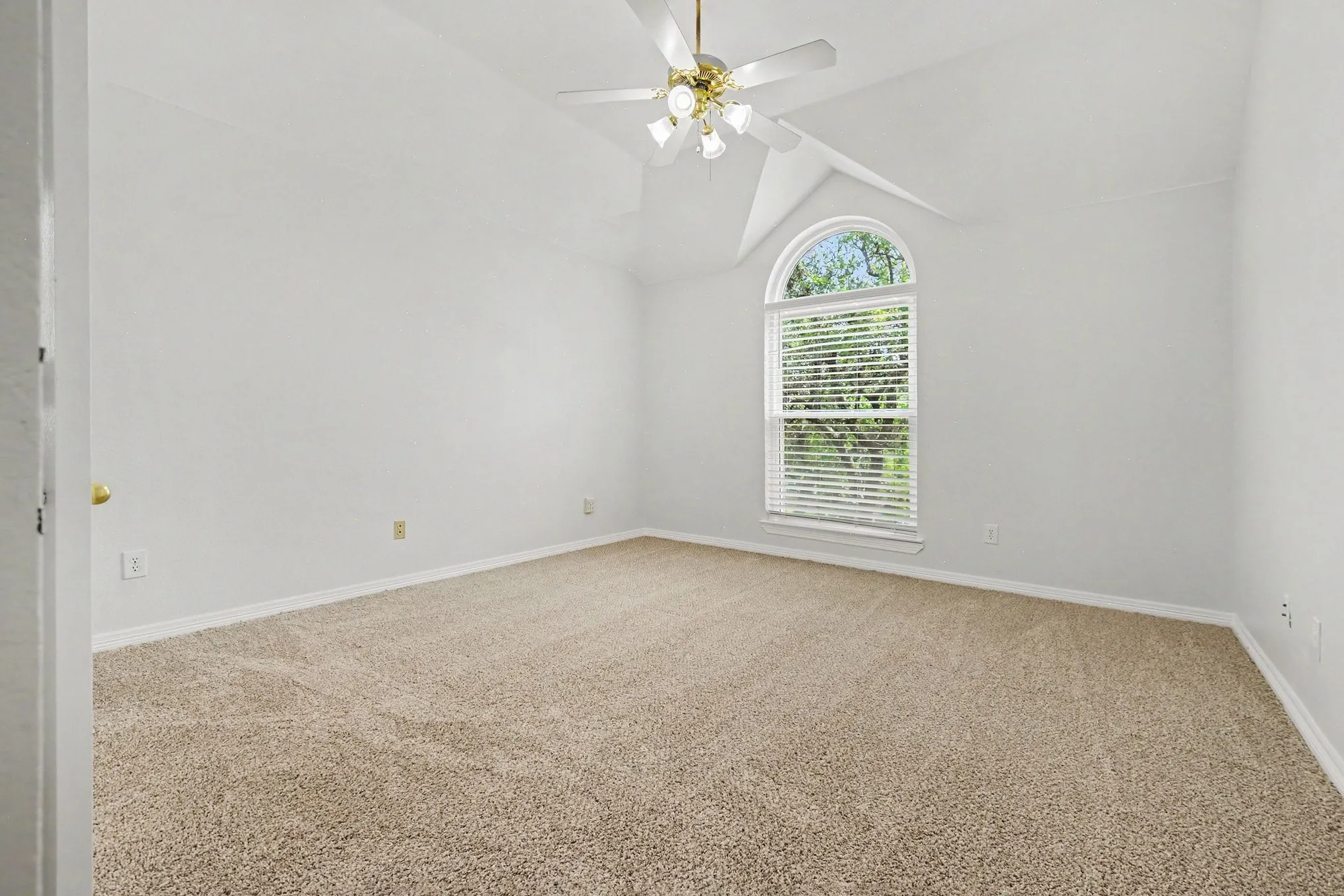 Single Family Residence For Sale in Collin County , 7633 Brownley Place, Plano, Texas 75025, 4 Bedroom, 3 Bathroom, 2 Garage spaces, 2,678 Sqft, built in 1993, mls#21273704, Real Estate Agent in Plano, Homes For Sale in Collin county, Homes For Sale in Plano, Realtor in Plano Texas, Real Estate Brokerage Independent Realty Texas, Luminita Cordes Realtor