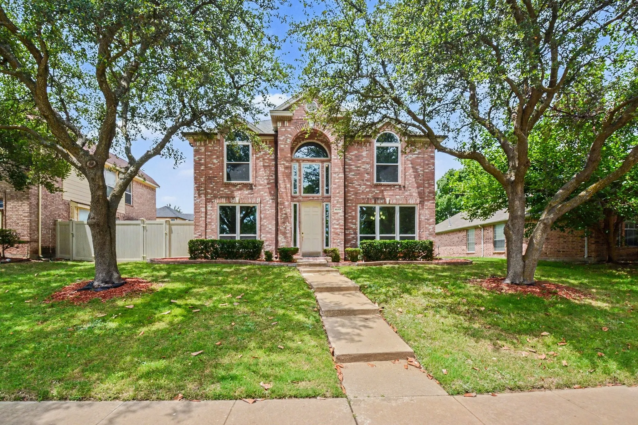 Single Family Residence For Sale in Collin County , 7633 Brownley Place, Plano, Texas 75025, 4 Bedroom, 3 Bathroom, 2 Garage spaces, 2,678 Sqft, built in 1993, mls#21273704, Real Estate Agent in Plano, Homes For Sale in Collin county, Homes For Sale in Plano, Realtor in Plano Texas, Real Estate Brokerage Independent Realty Texas, Luminita Cordes Realtor