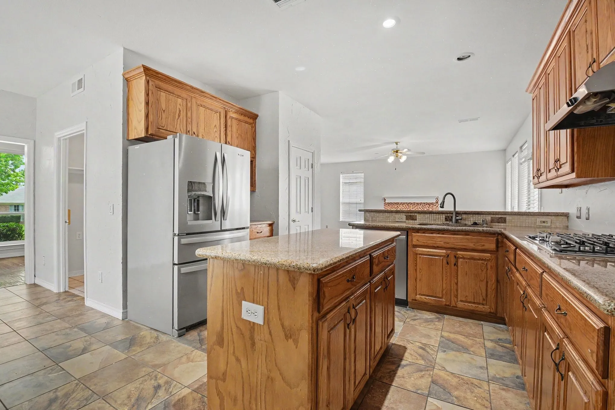 Single Family Residence For Sale in Collin County , 7633 Brownley Place, Plano, Texas 75025, 4 Bedroom, 3 Bathroom, 2 Garage spaces, 2,678 Sqft, built in 1993, mls#21273704, Real Estate Agent in Plano, Homes For Sale in Collin county, Homes For Sale in Plano, Realtor in Plano Texas, Real Estate Brokerage Independent Realty Texas, Luminita Cordes Realtor